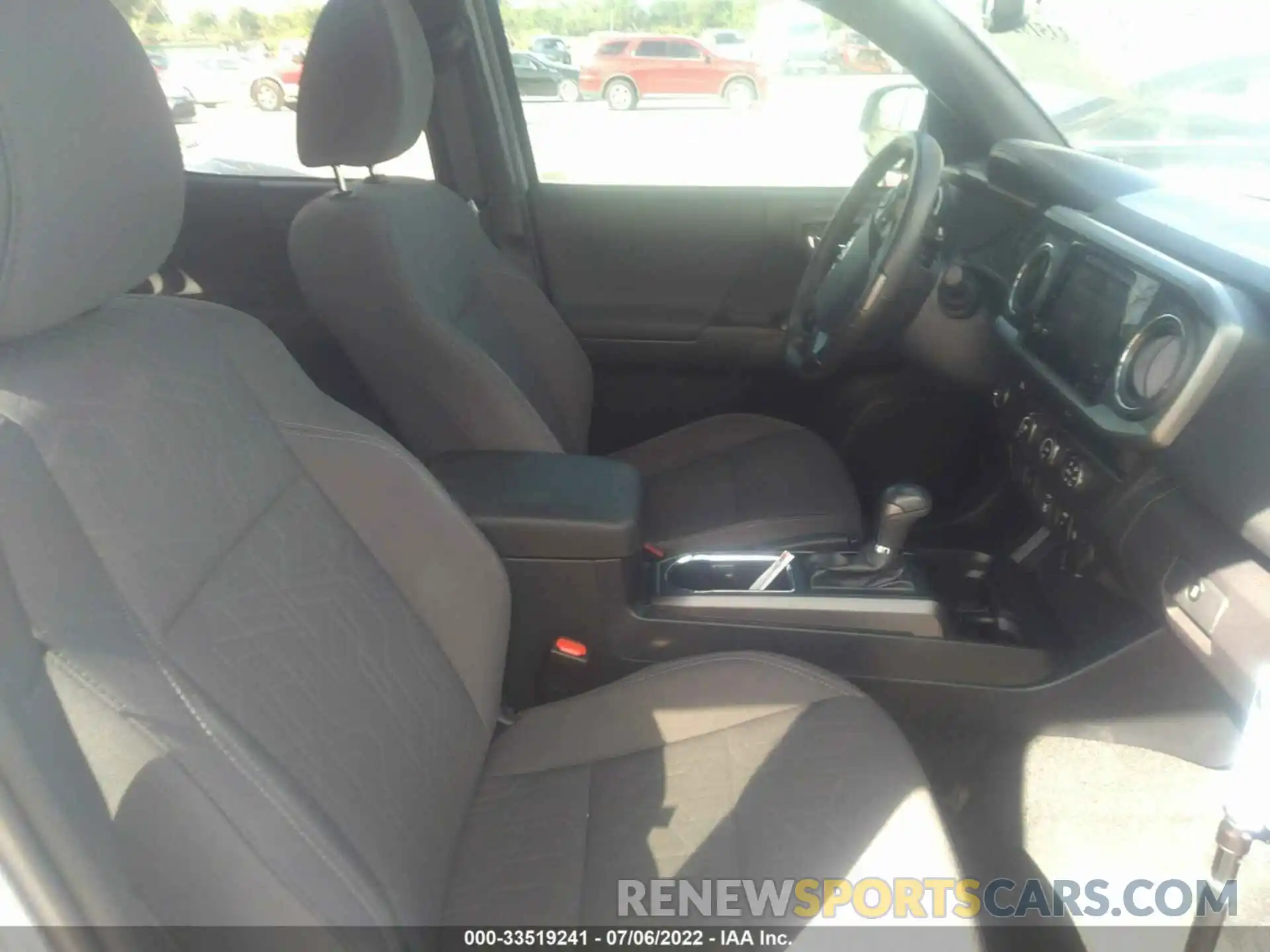 5 Photograph of a damaged car 5TFAZ5CNXKX077094 TOYOTA TACOMA 2WD 2019