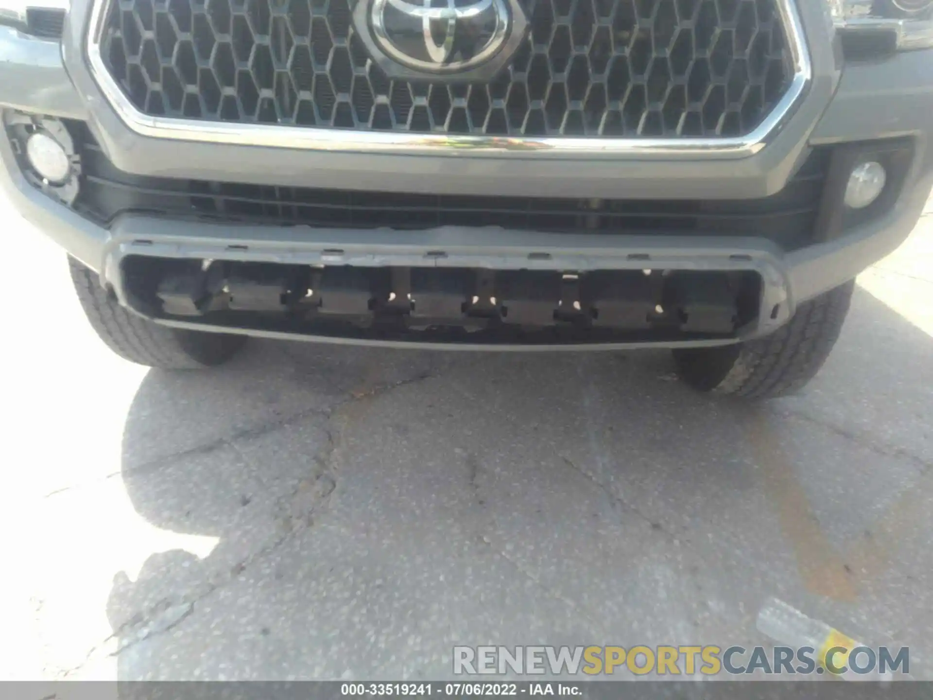 6 Photograph of a damaged car 5TFAZ5CNXKX077094 TOYOTA TACOMA 2WD 2019