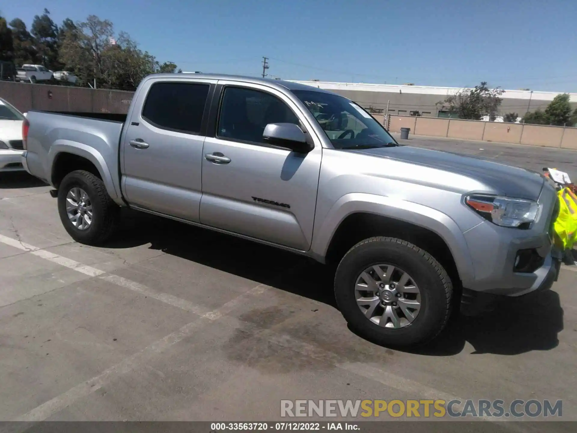 1 Photograph of a damaged car 5TFAZ5CNXKX084238 TOYOTA TACOMA 2WD 2019