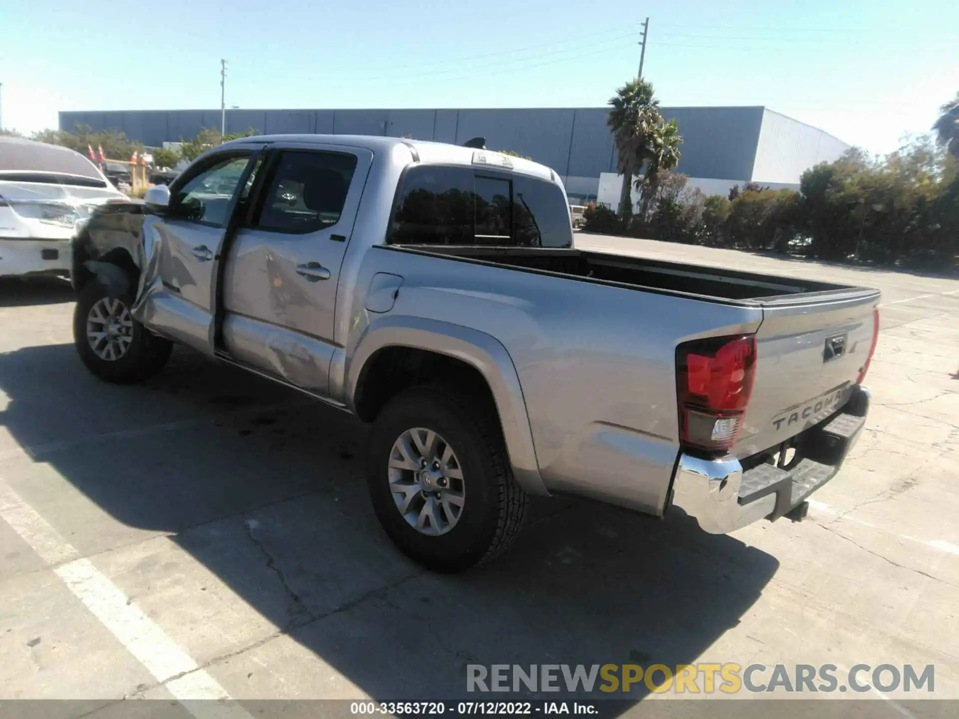 3 Photograph of a damaged car 5TFAZ5CNXKX084238 TOYOTA TACOMA 2WD 2019