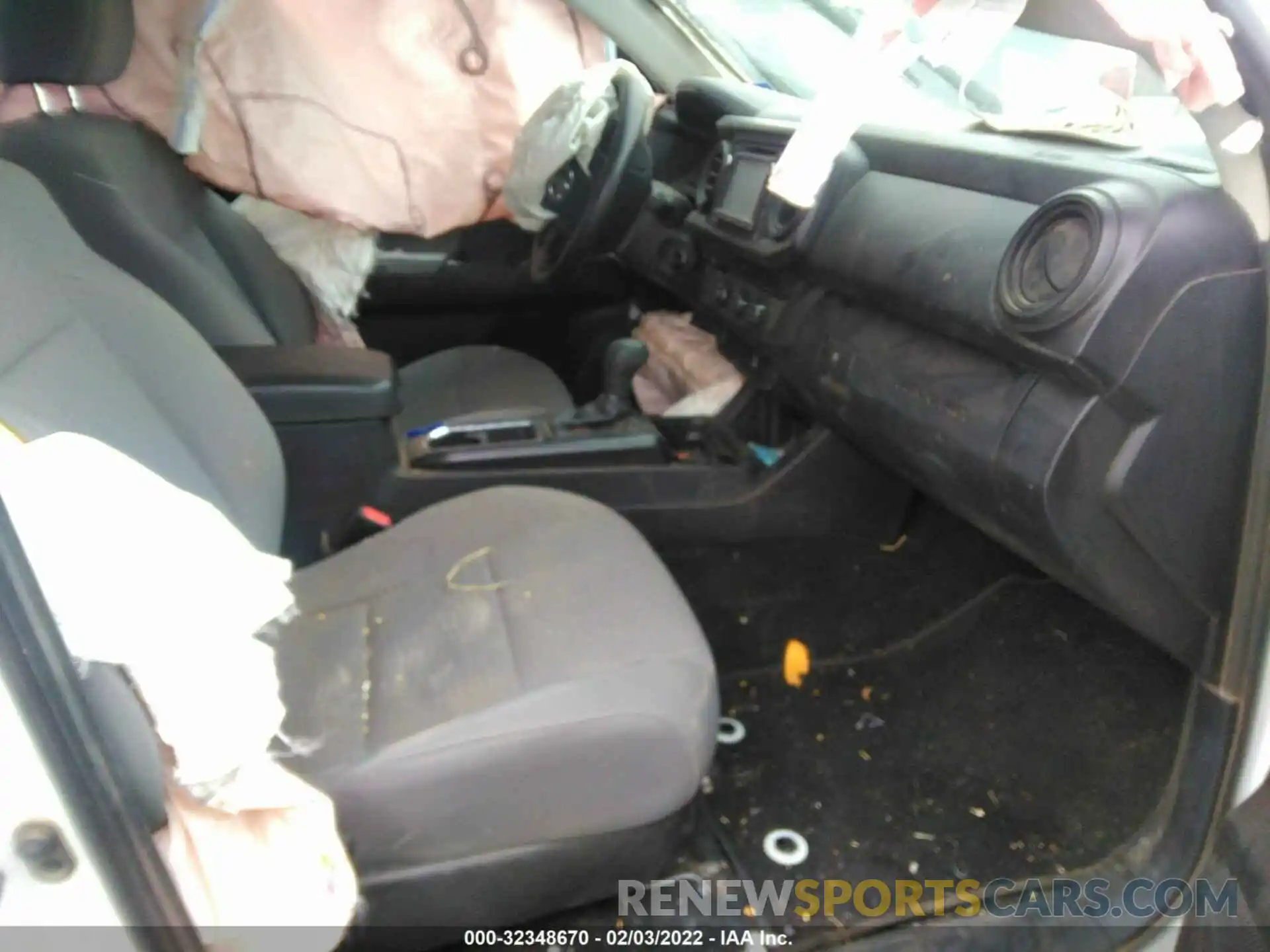 5 Photograph of a damaged car 5TFRX5GN1KX159282 TOYOTA TACOMA 2WD 2019