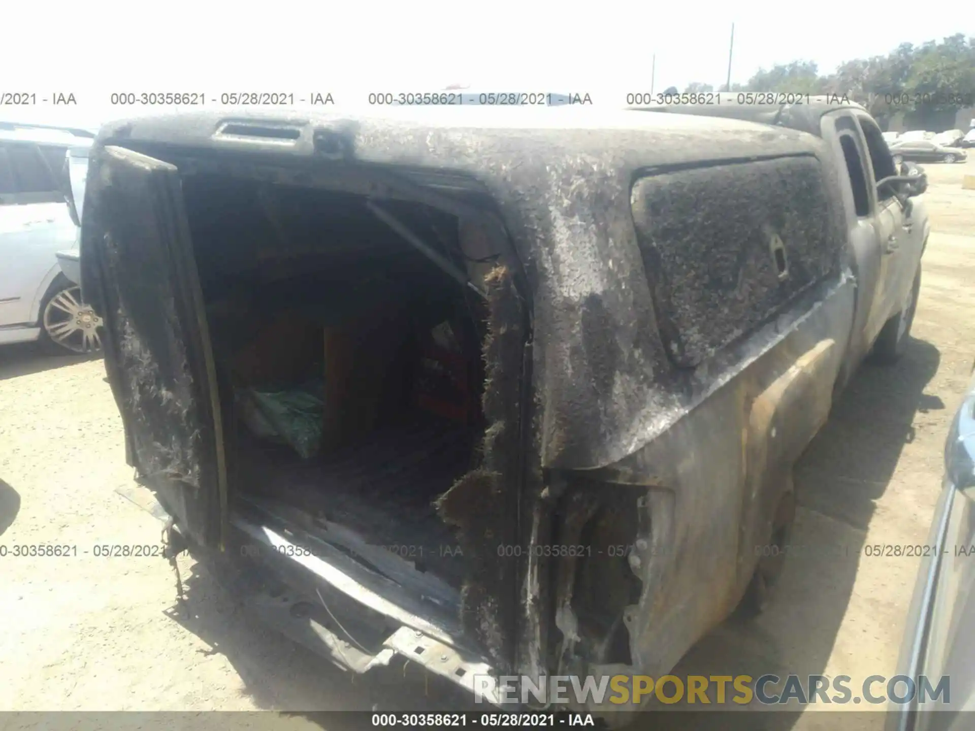 4 Photograph of a damaged car 5TFRX5GN2KX142619 TOYOTA TACOMA 2WD 2019