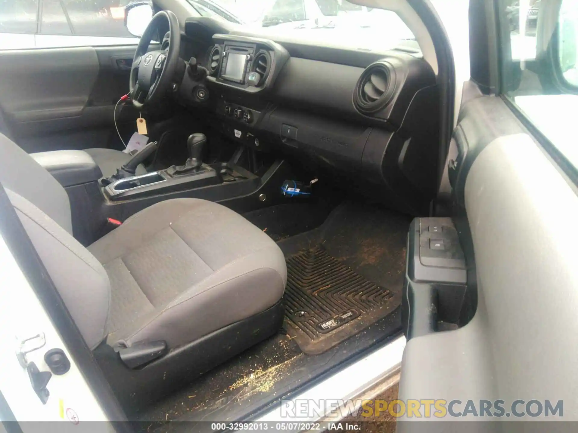 5 Photograph of a damaged car 5TFRX5GNXKX145204 TOYOTA TACOMA 2WD 2019