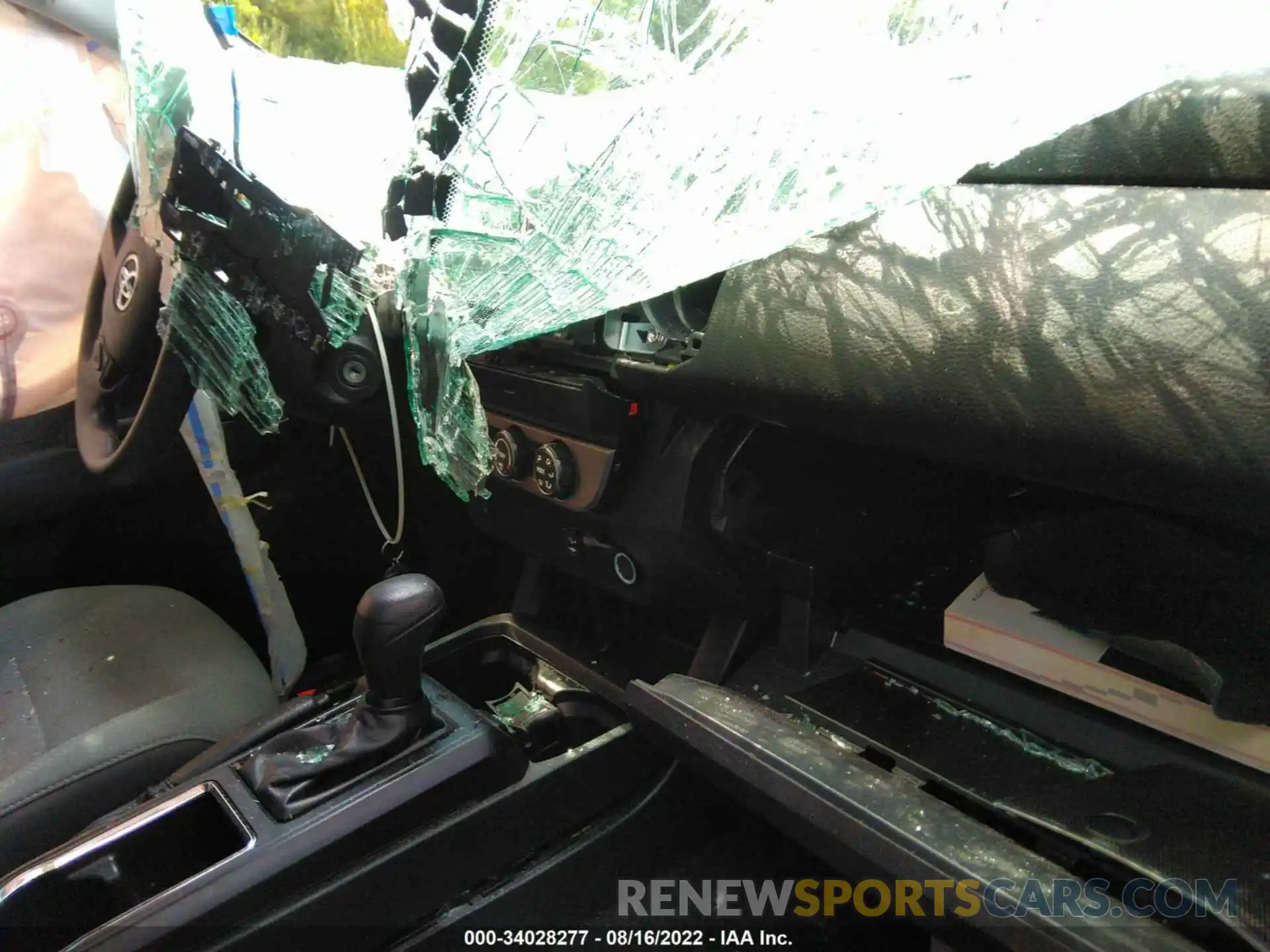 5 Photograph of a damaged car 5TFRZ5CN0KX076698 TOYOTA TACOMA 2WD 2019