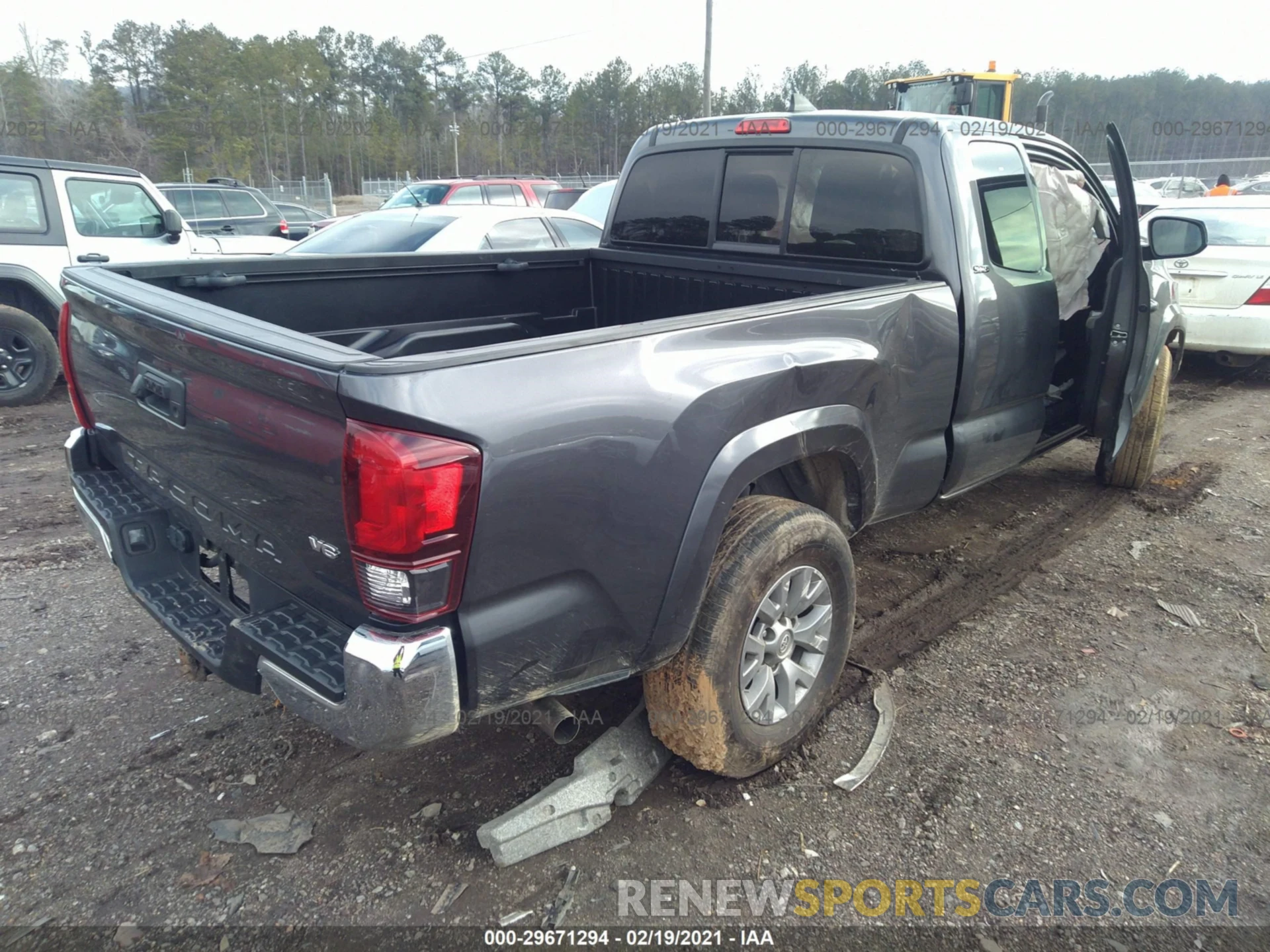 4 Photograph of a damaged car 5TFRZ5CN0KX086244 TOYOTA TACOMA 2WD 2019