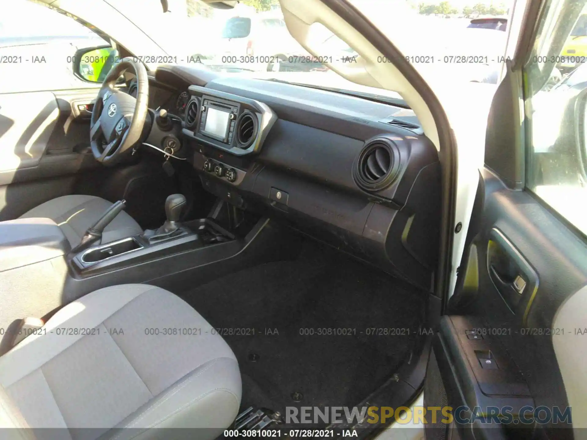 5 Photograph of a damaged car 5TFRZ5CN1KX081098 TOYOTA TACOMA 2WD 2019