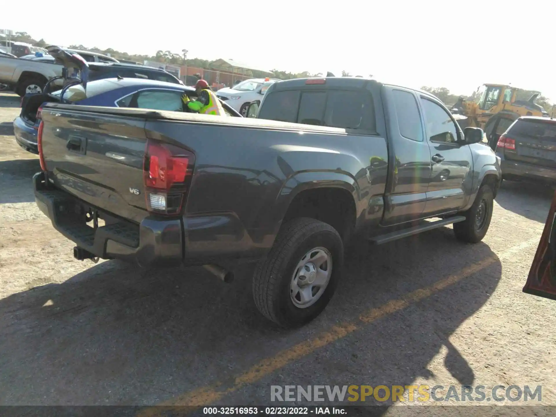 4 Photograph of a damaged car 5TFRZ5CN2KX084026 TOYOTA TACOMA 2WD 2019