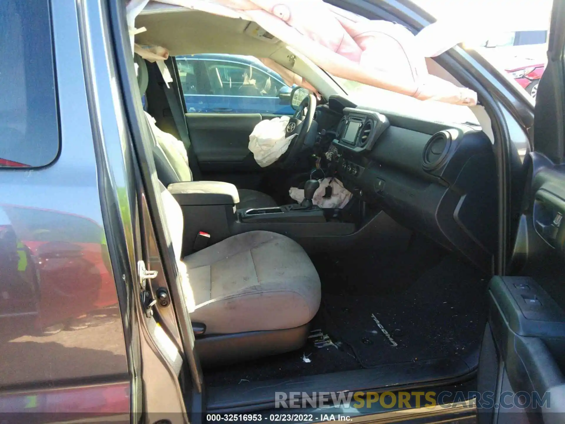 5 Photograph of a damaged car 5TFRZ5CN2KX084026 TOYOTA TACOMA 2WD 2019