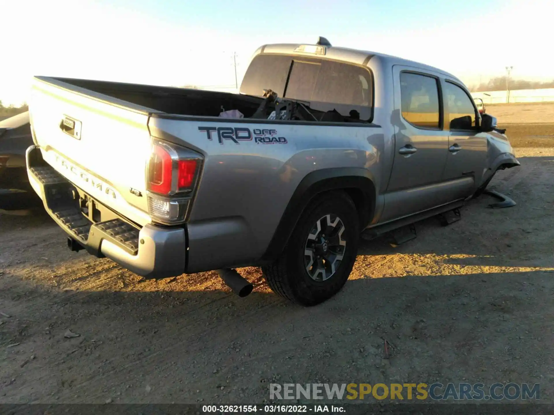 4 Photograph of a damaged car 3TMAZ5CN0LM123135 TOYOTA TACOMA 2WD 2020