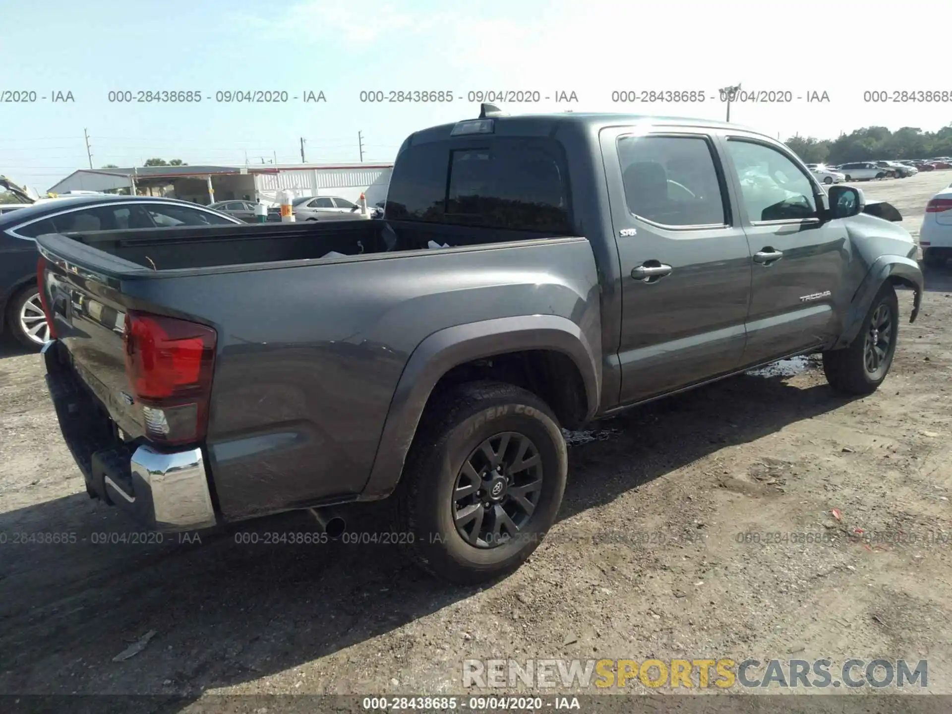 4 Photograph of a damaged car 3TMAZ5CN0LM134037 TOYOTA TACOMA 2WD 2020