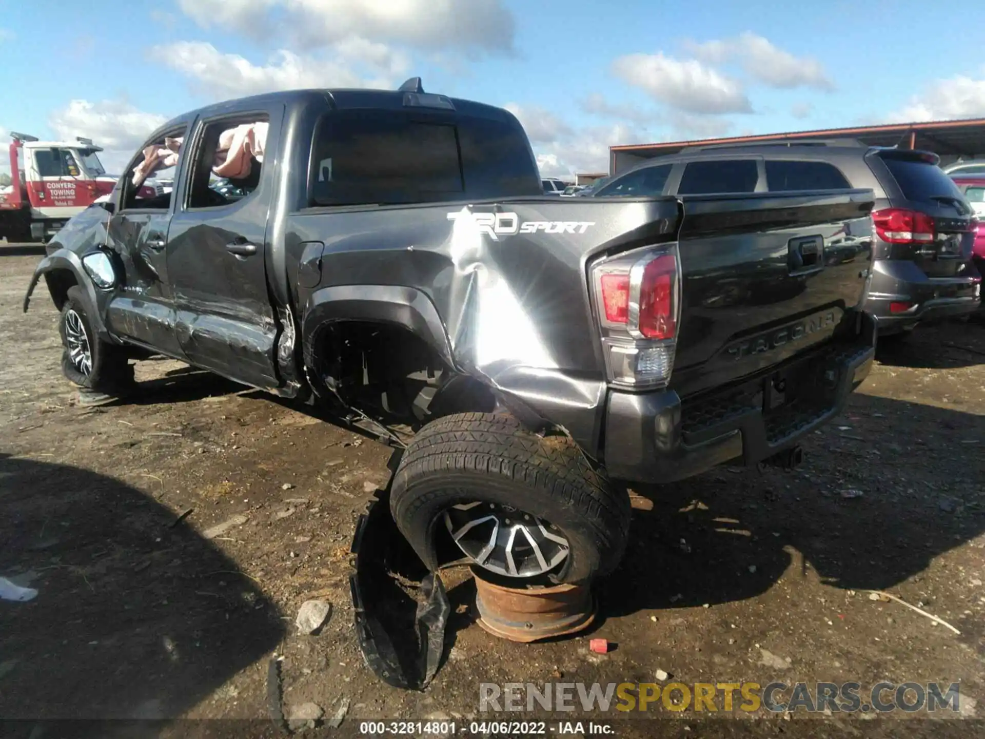 3 Фотография поврежденного автомобиля 3TMAZ5CN0LM136662 TOYOTA TACOMA 2WD 2020