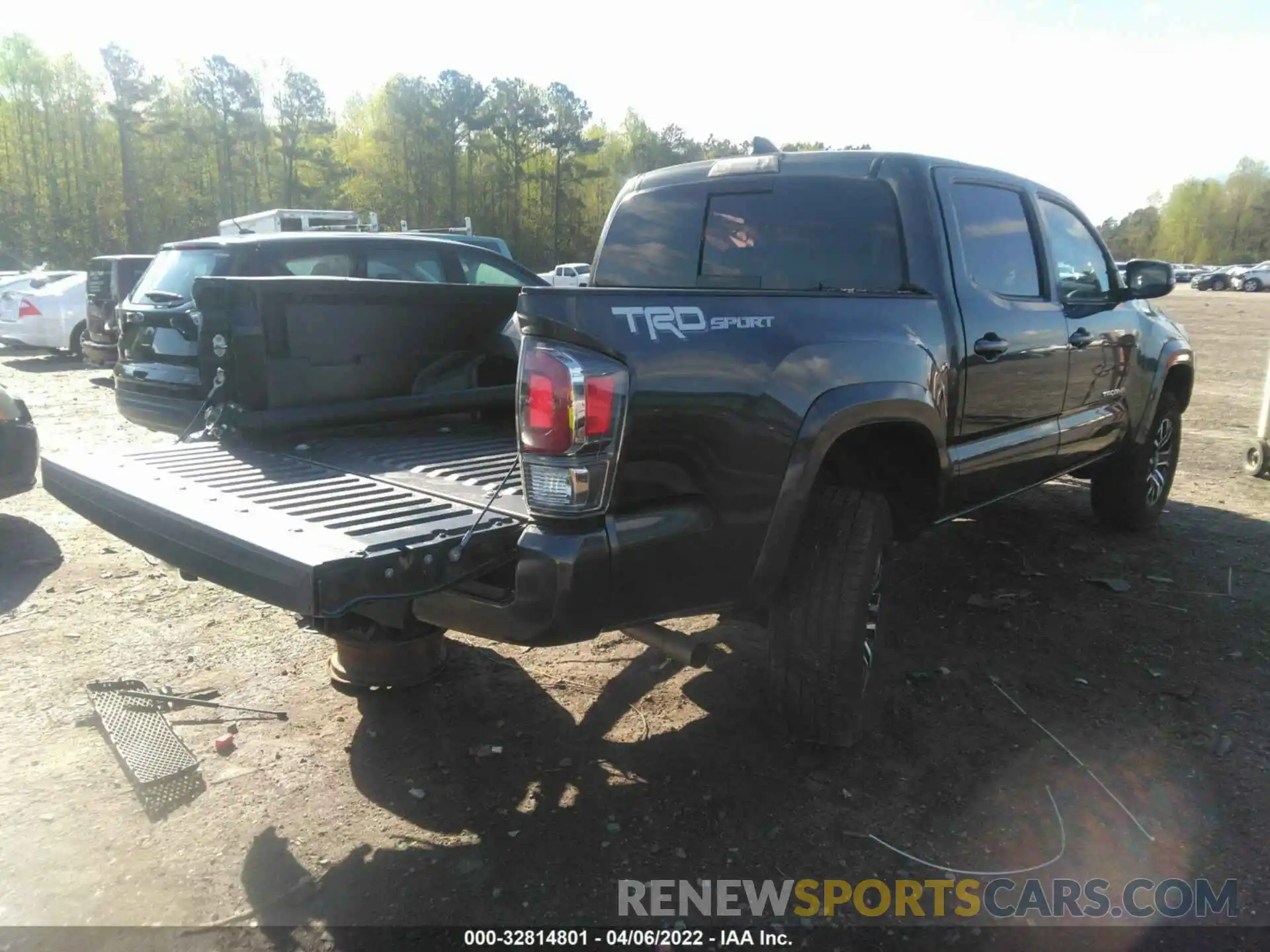 4 Photograph of a damaged car 3TMAZ5CN0LM136662 TOYOTA TACOMA 2WD 2020