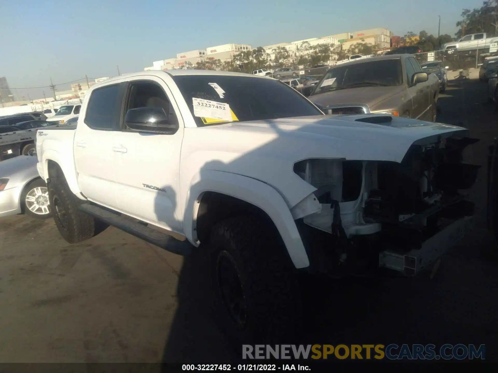 1 Photograph of a damaged car 3TMAZ5CN0LM137424 TOYOTA TACOMA 2WD 2020