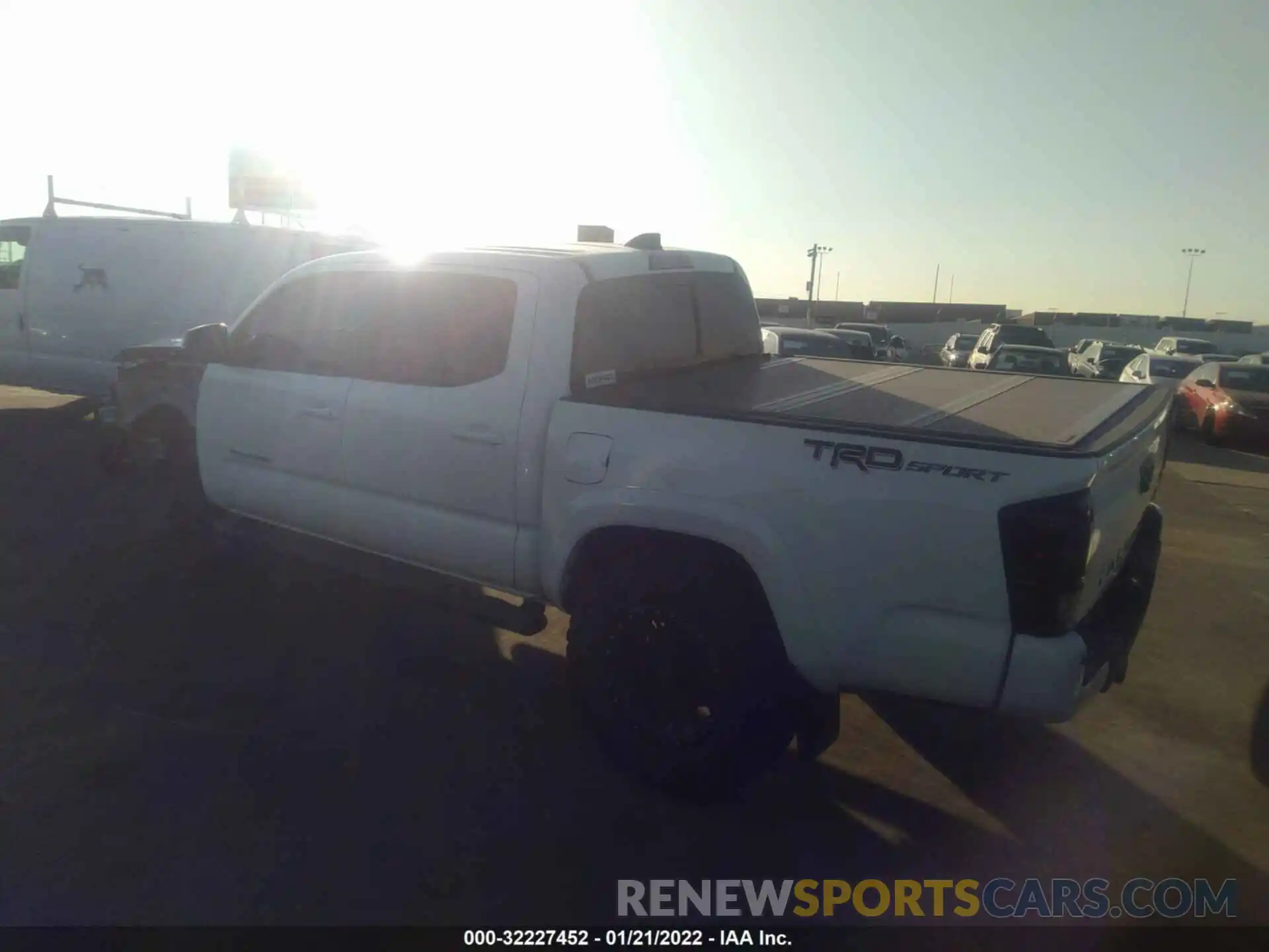 3 Photograph of a damaged car 3TMAZ5CN0LM137424 TOYOTA TACOMA 2WD 2020