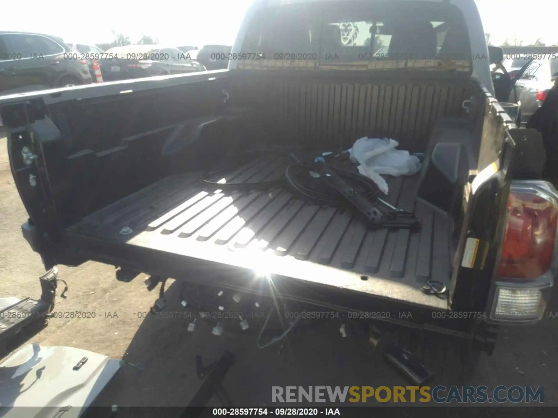 6 Photograph of a damaged car 3TMAZ5CN1LM127582 TOYOTA TACOMA 2WD 2020