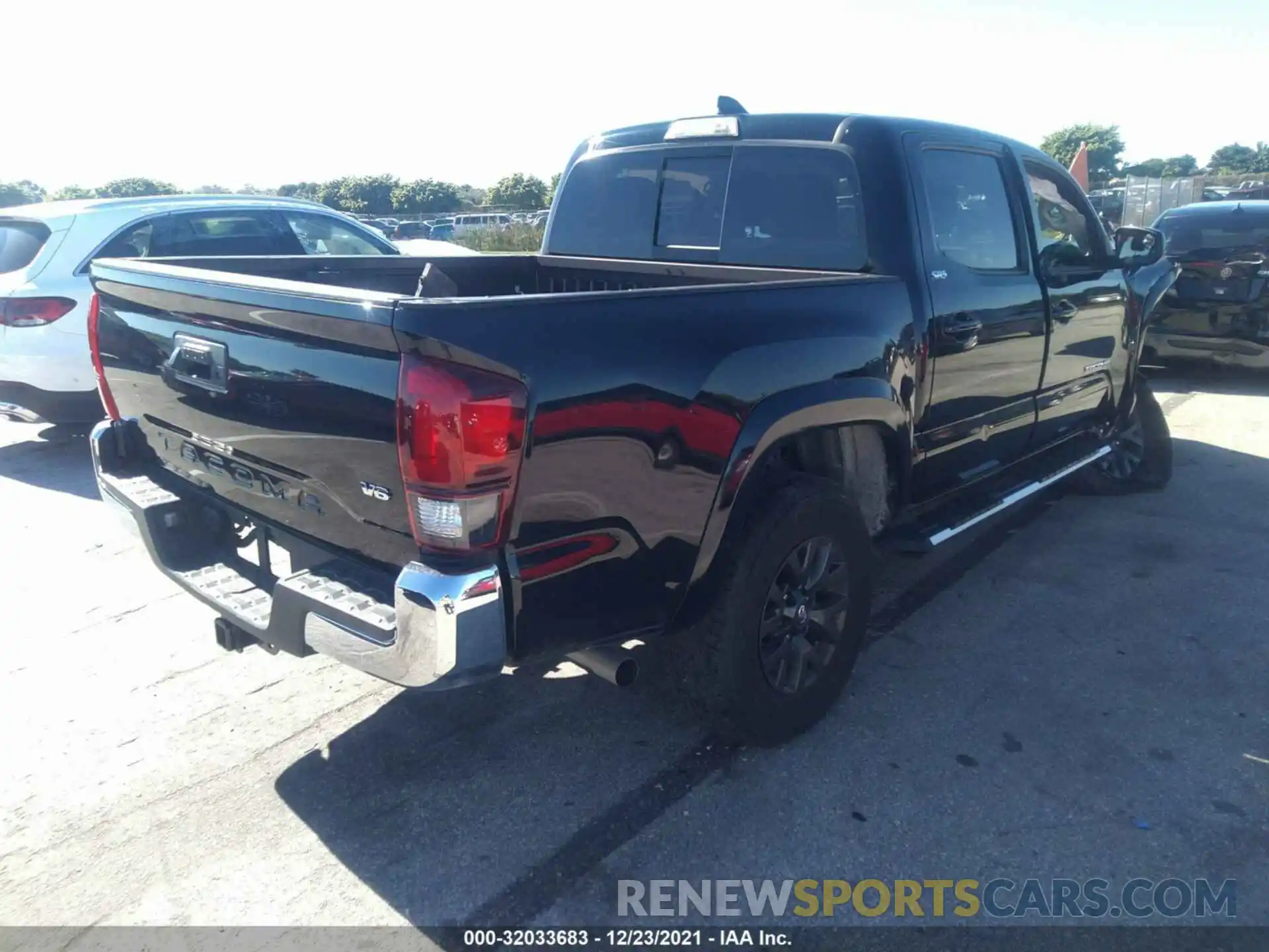 4 Photograph of a damaged car 3TMAZ5CN1LM128361 TOYOTA TACOMA 2WD 2020