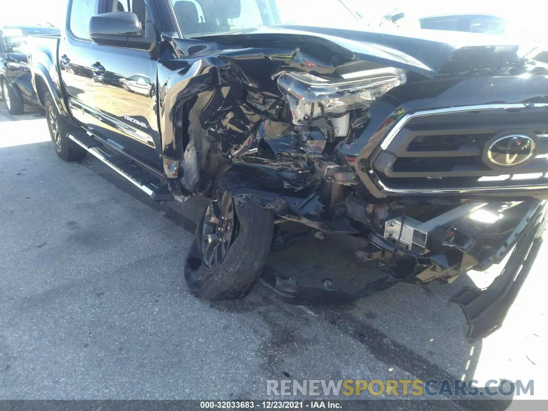 6 Photograph of a damaged car 3TMAZ5CN1LM128361 TOYOTA TACOMA 2WD 2020