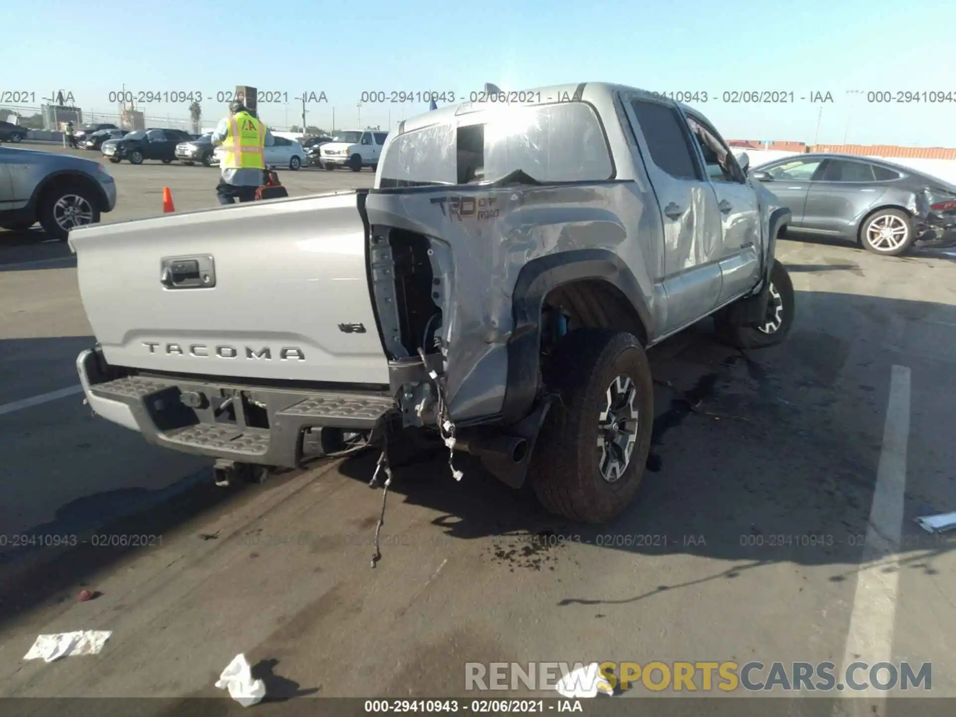 4 Photograph of a damaged car 3TMAZ5CN1LM132703 TOYOTA TACOMA 2WD 2020
