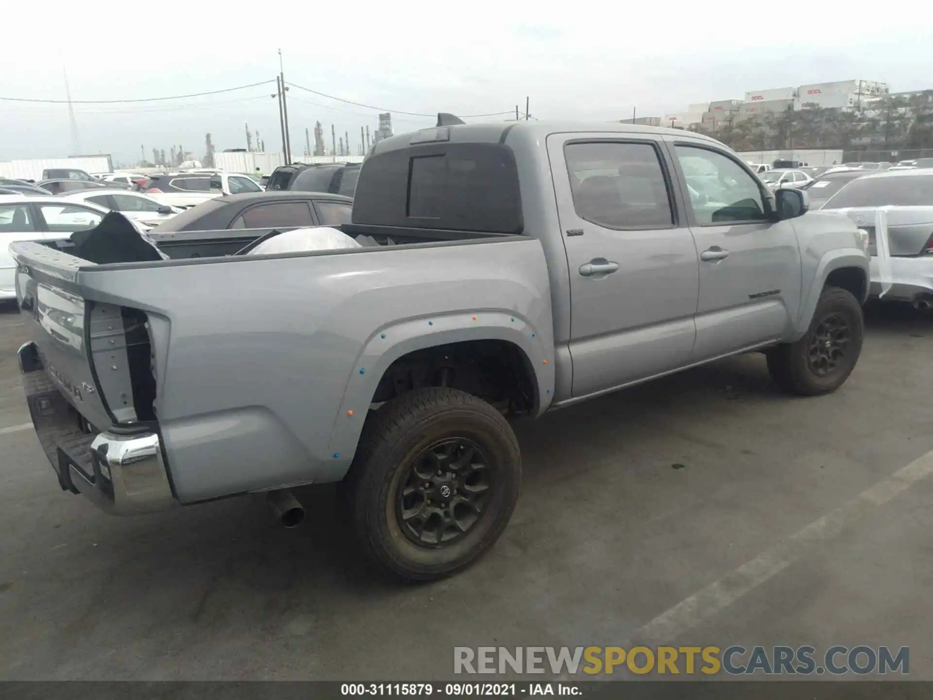 4 Photograph of a damaged car 3TMAZ5CN1LM135844 TOYOTA TACOMA 2WD 2020