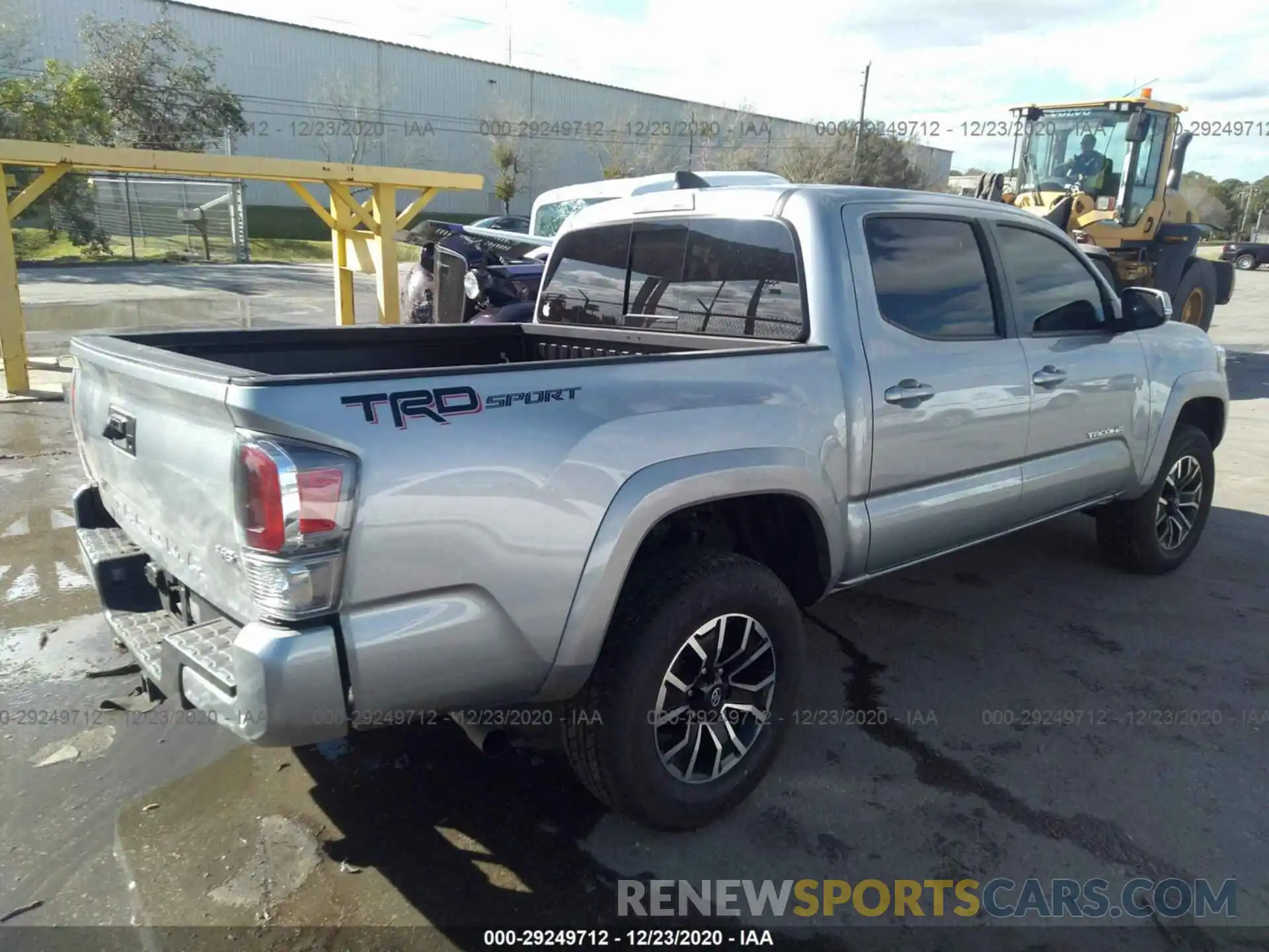 4 Photograph of a damaged car 3TMAZ5CN1LM137075 TOYOTA TACOMA 2WD 2020