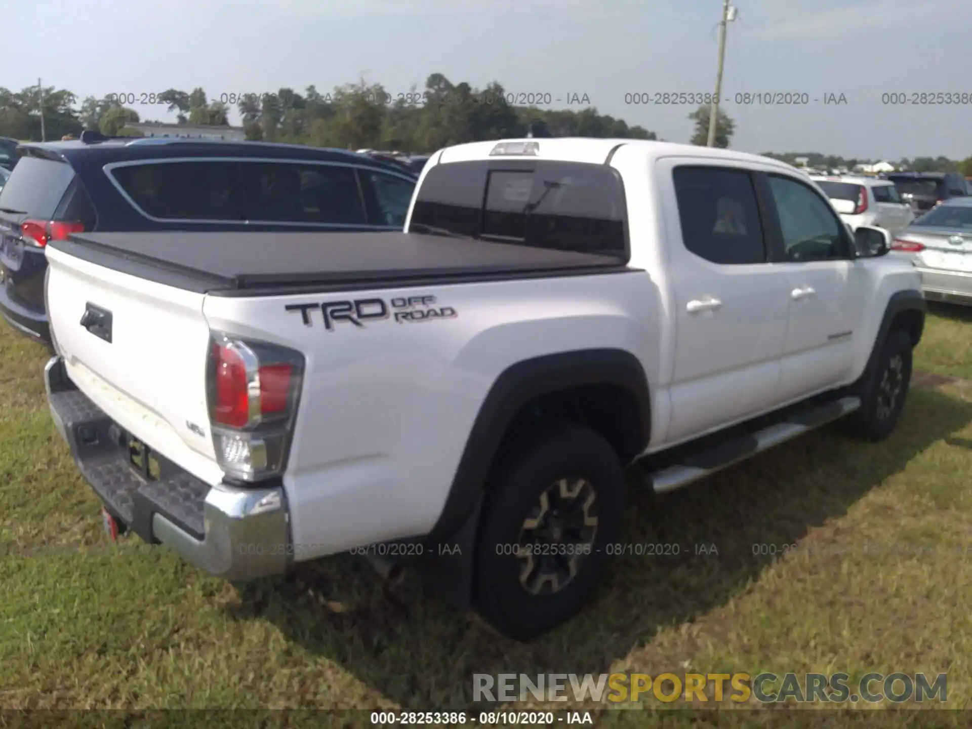 4 Photograph of a damaged car 3TMAZ5CN2LM124724 TOYOTA TACOMA 2WD 2020