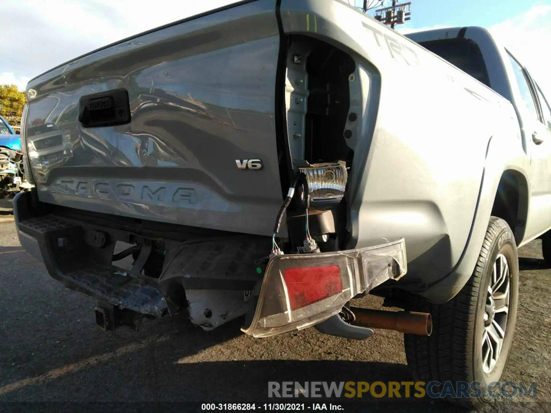 6 Photograph of a damaged car 3TMAZ5CN3LM114624 TOYOTA TACOMA 2WD 2020