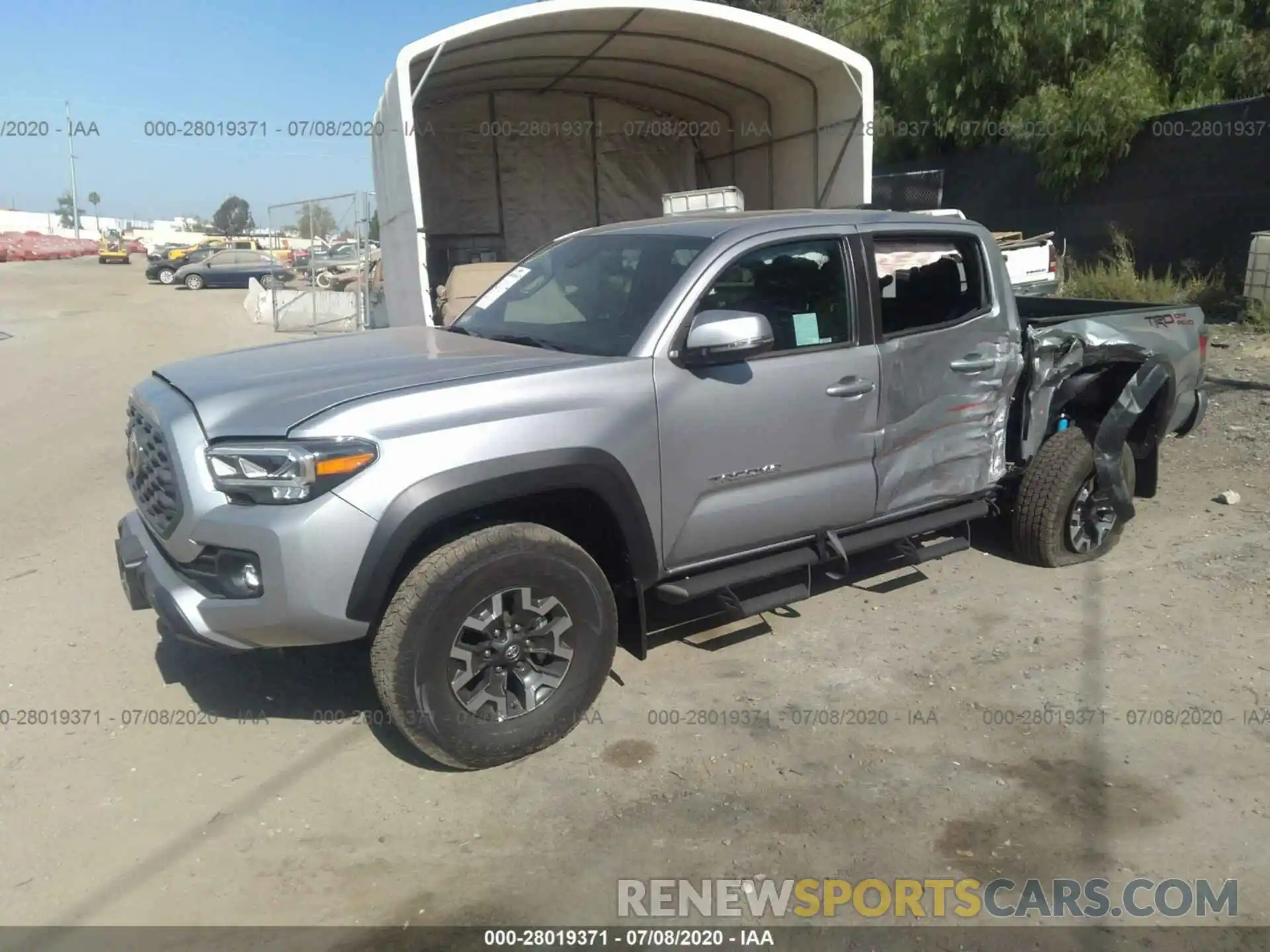 2 Photograph of a damaged car 3TMAZ5CN3LM122450 TOYOTA TACOMA 2WD 2020