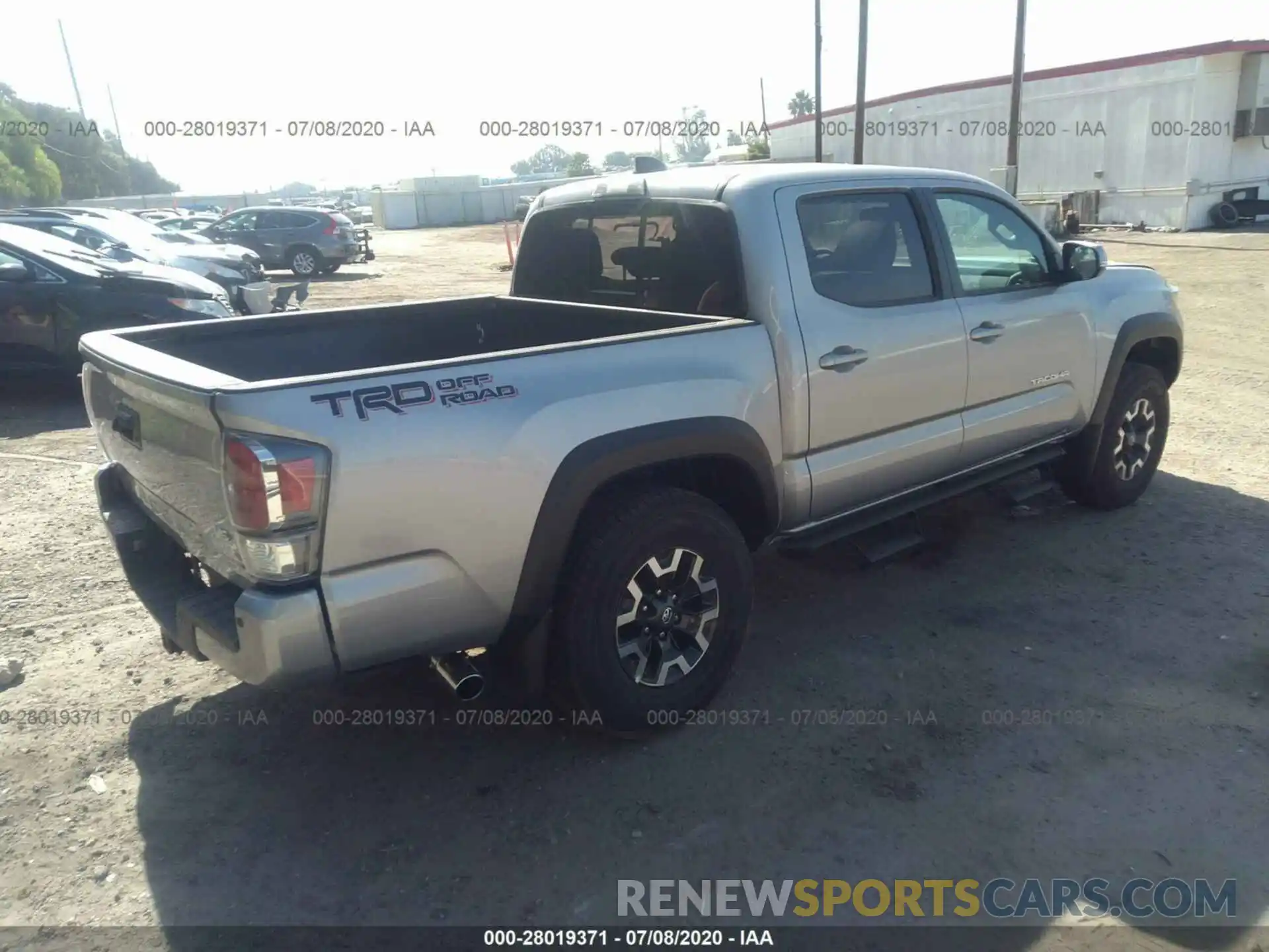 4 Photograph of a damaged car 3TMAZ5CN3LM122450 TOYOTA TACOMA 2WD 2020