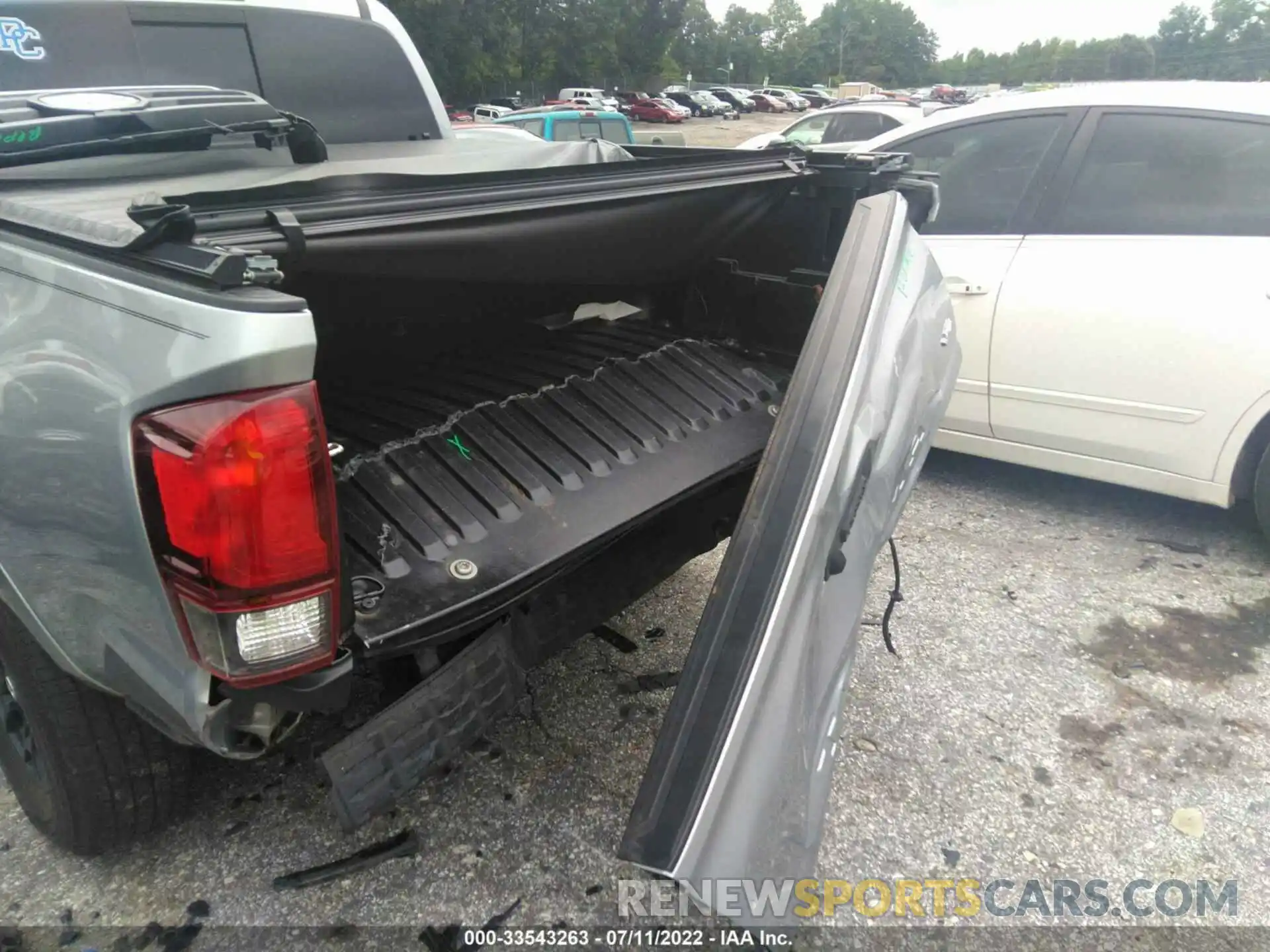 6 Photograph of a damaged car 3TMAZ5CN3LM128216 TOYOTA TACOMA 2WD 2020