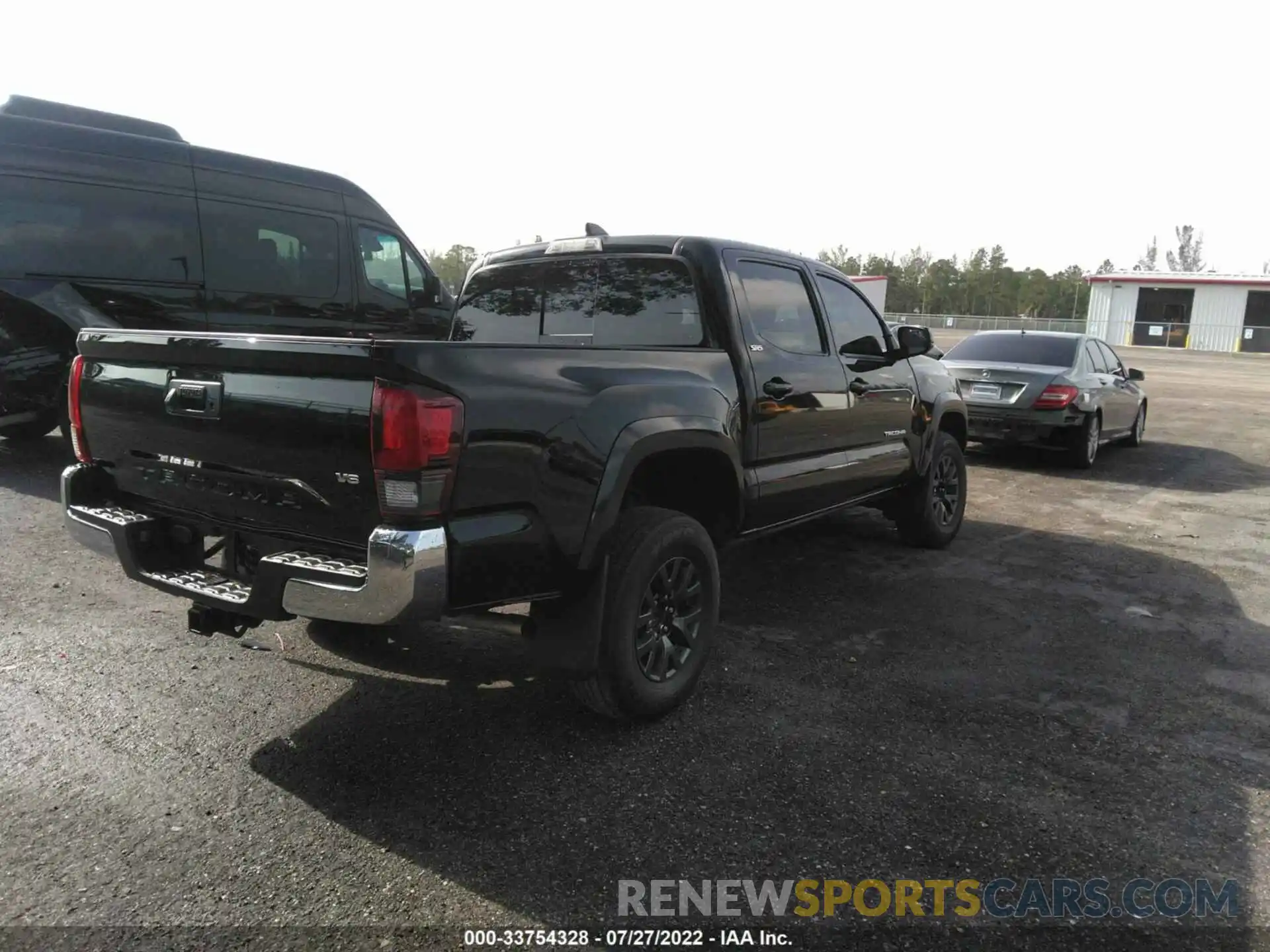 4 Photograph of a damaged car 3TMAZ5CN4LM116124 TOYOTA TACOMA 2WD 2020