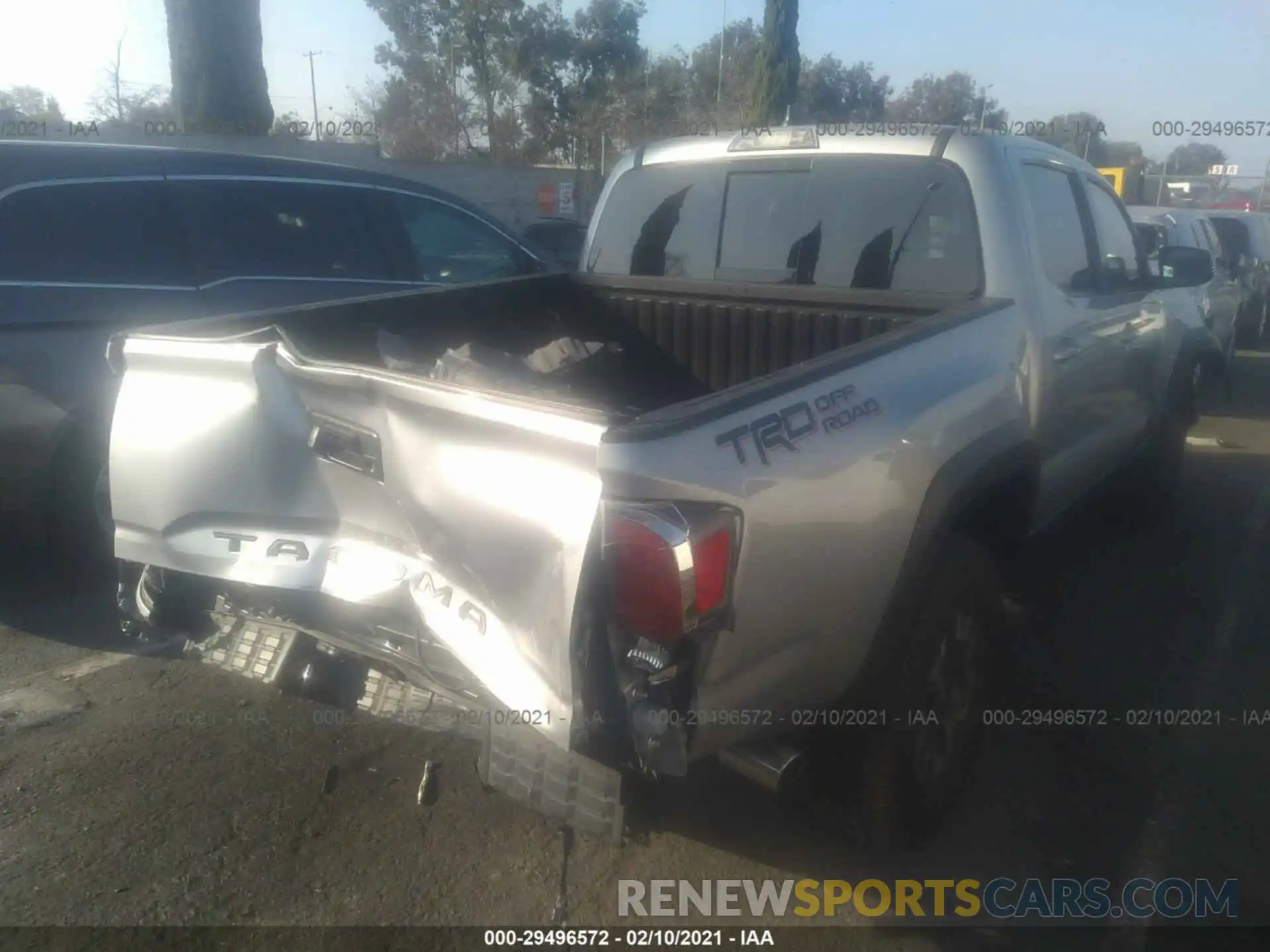 4 Photograph of a damaged car 3TMAZ5CN4LM118570 TOYOTA TACOMA 2WD 2020