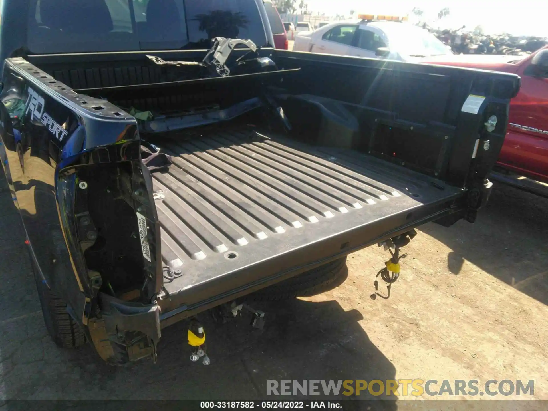 6 Photograph of a damaged car 3TMAZ5CN4LM124319 TOYOTA TACOMA 2WD 2020