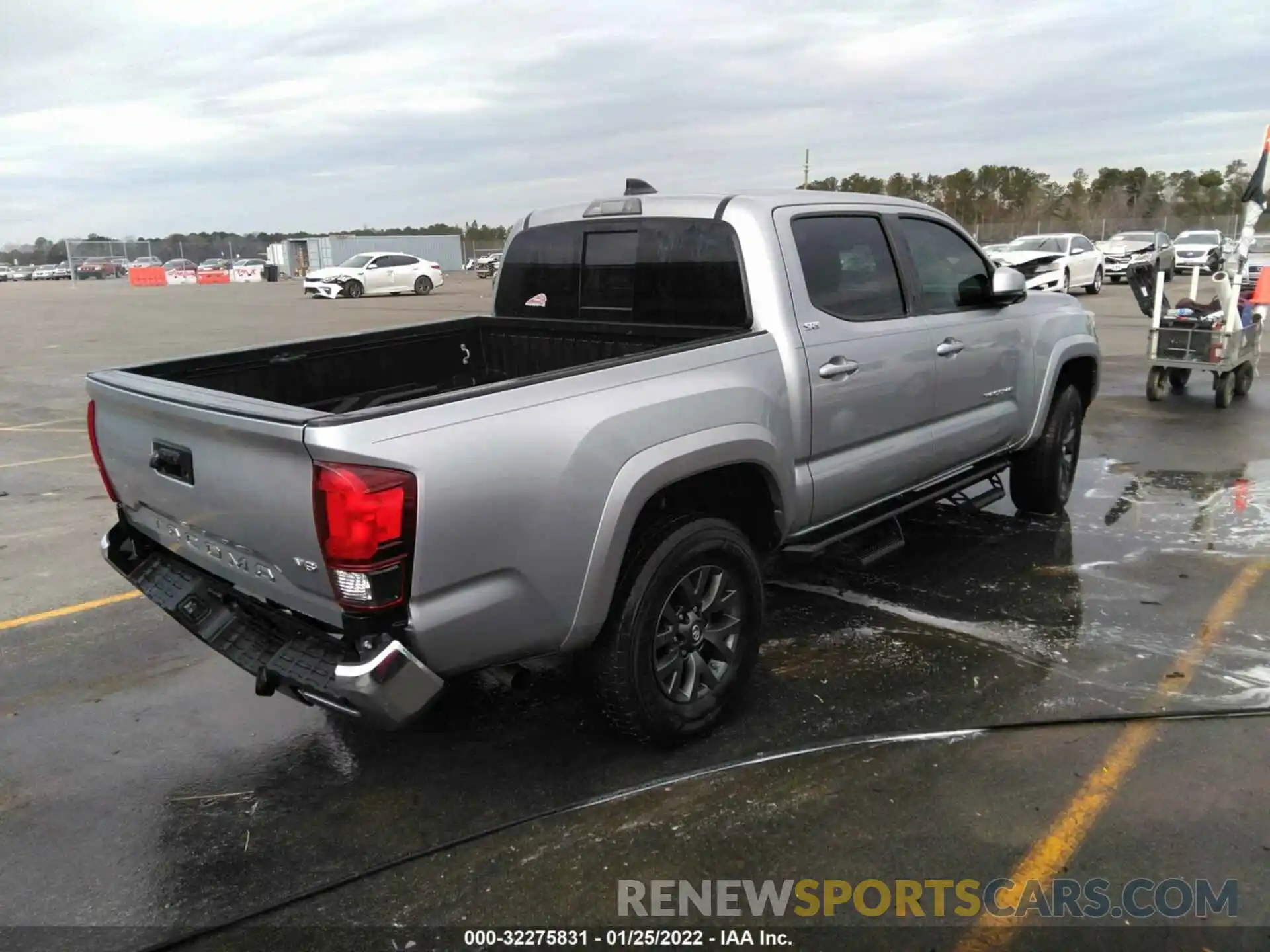 4 Фотография поврежденного автомобиля 3TMAZ5CN4LM129732 TOYOTA TACOMA 2WD 2020