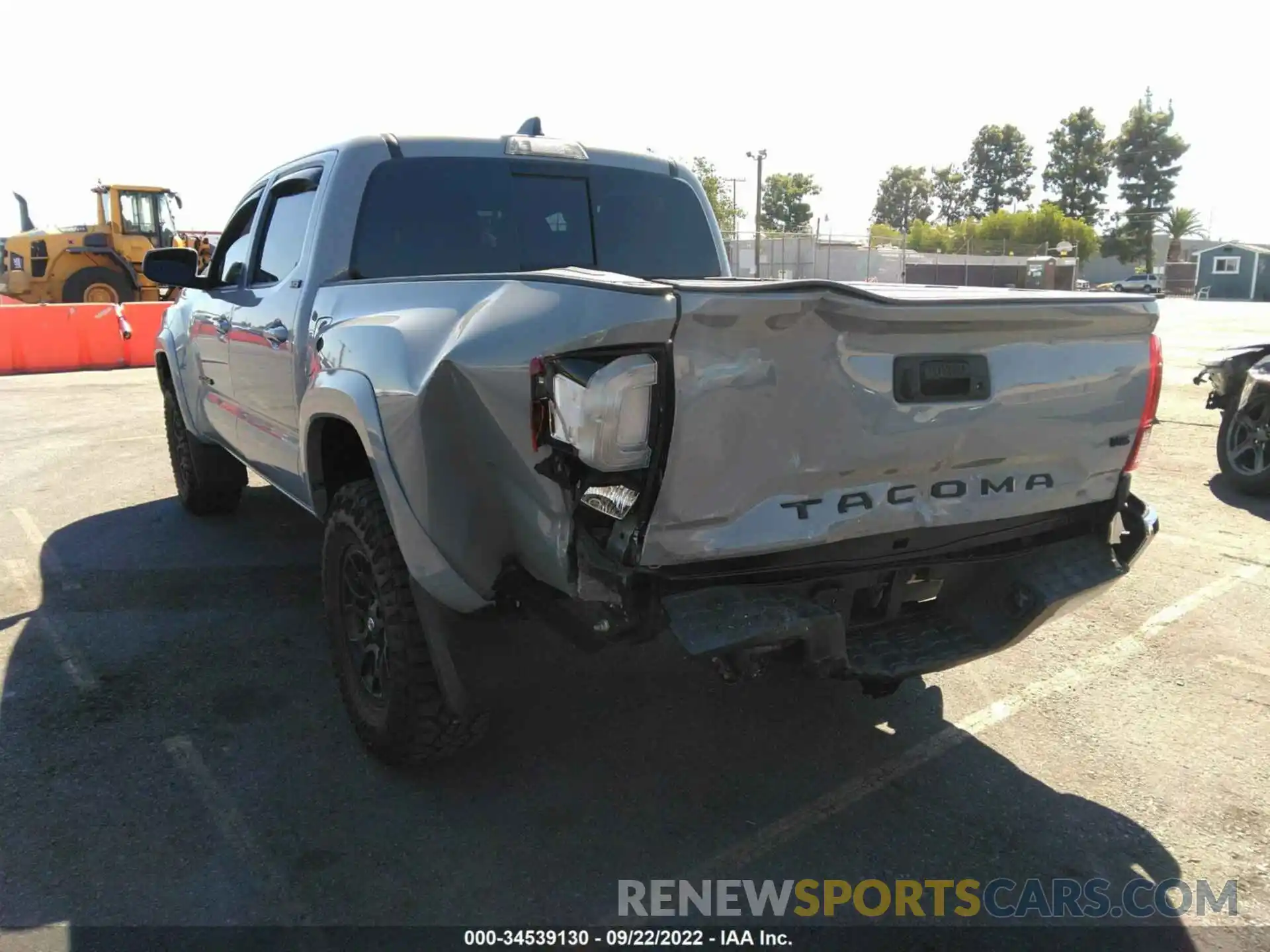 3 Photograph of a damaged car 3TMAZ5CN4LM132775 TOYOTA TACOMA 2WD 2020