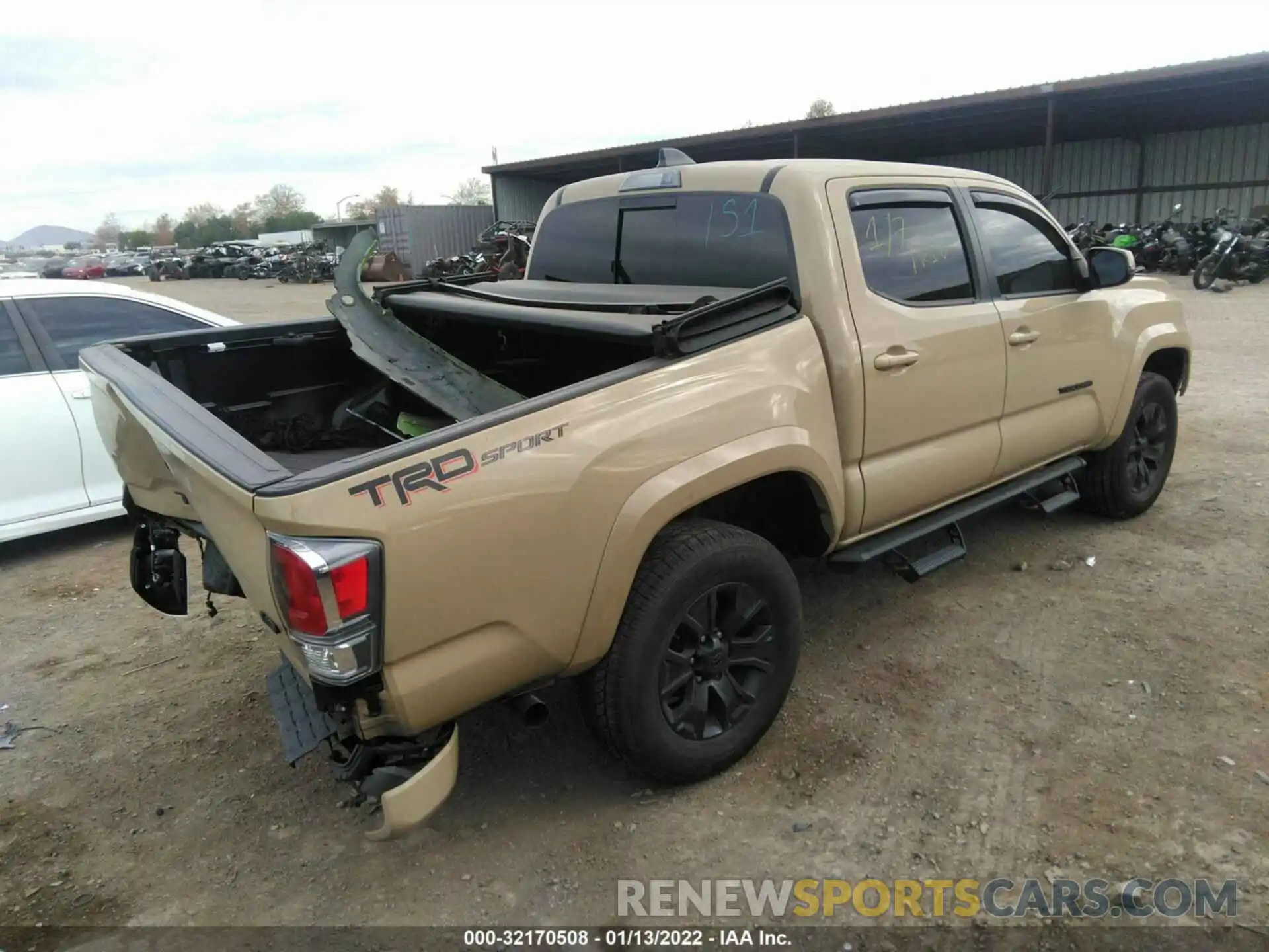 4 Фотография поврежденного автомобиля 3TMAZ5CN4LM133036 TOYOTA TACOMA 2WD 2020