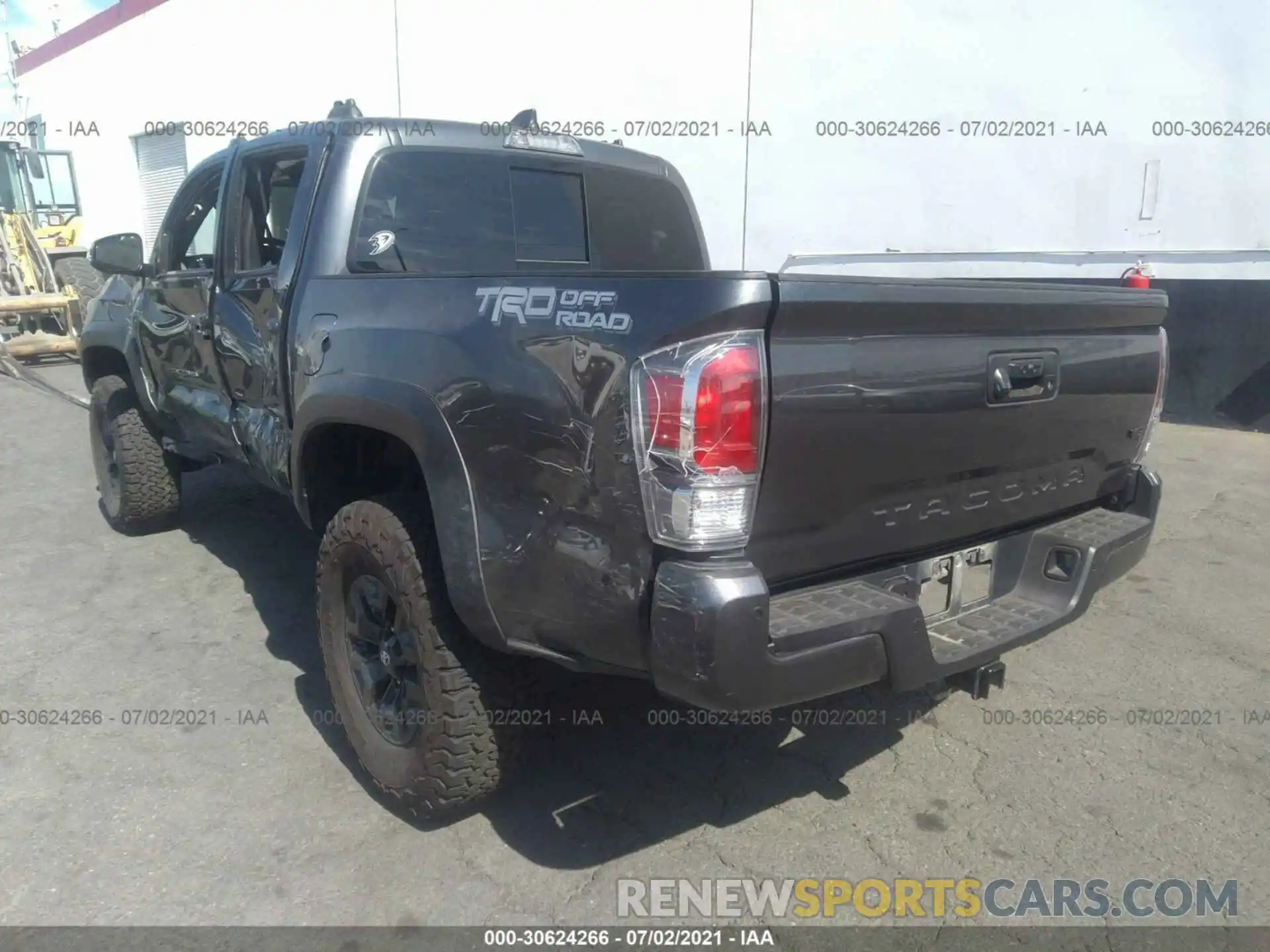 3 Photograph of a damaged car 3TMAZ5CN4LM133098 TOYOTA TACOMA 2WD 2020