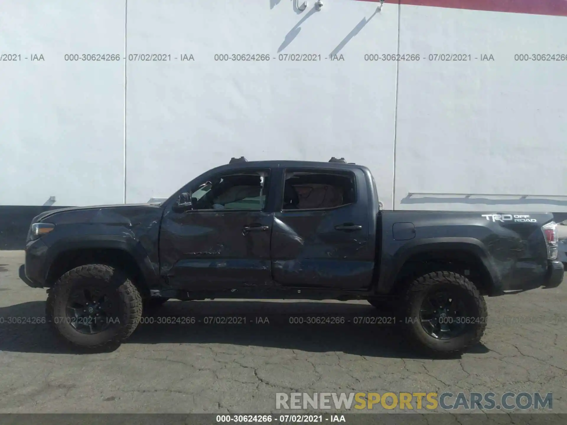 6 Photograph of a damaged car 3TMAZ5CN4LM133098 TOYOTA TACOMA 2WD 2020