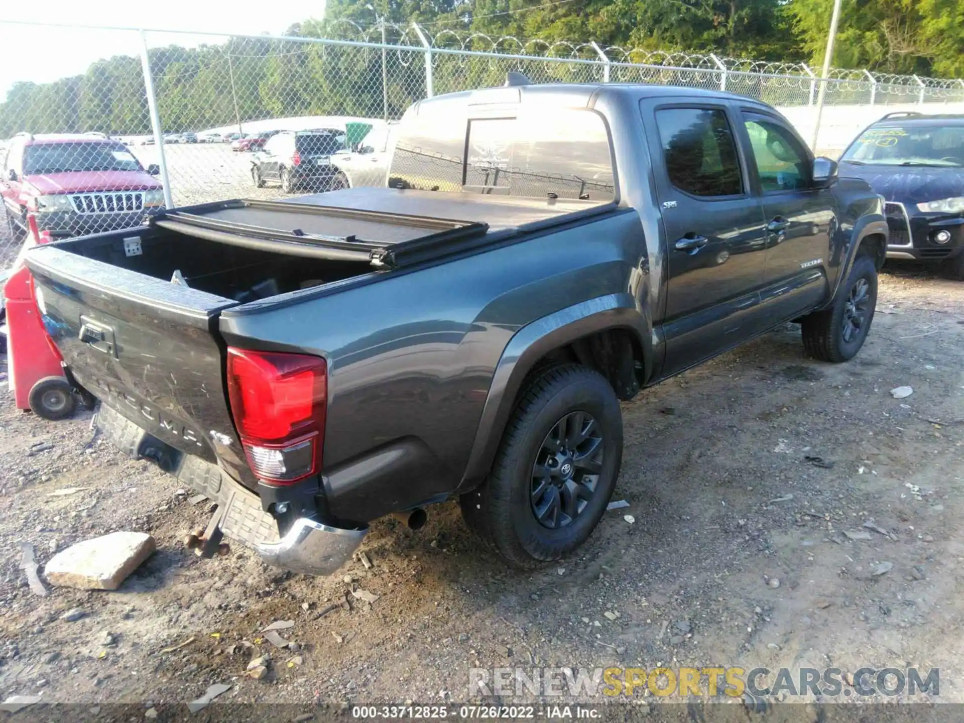 4 Photograph of a damaged car 3TMAZ5CN5LM120358 TOYOTA TACOMA 2WD 2020