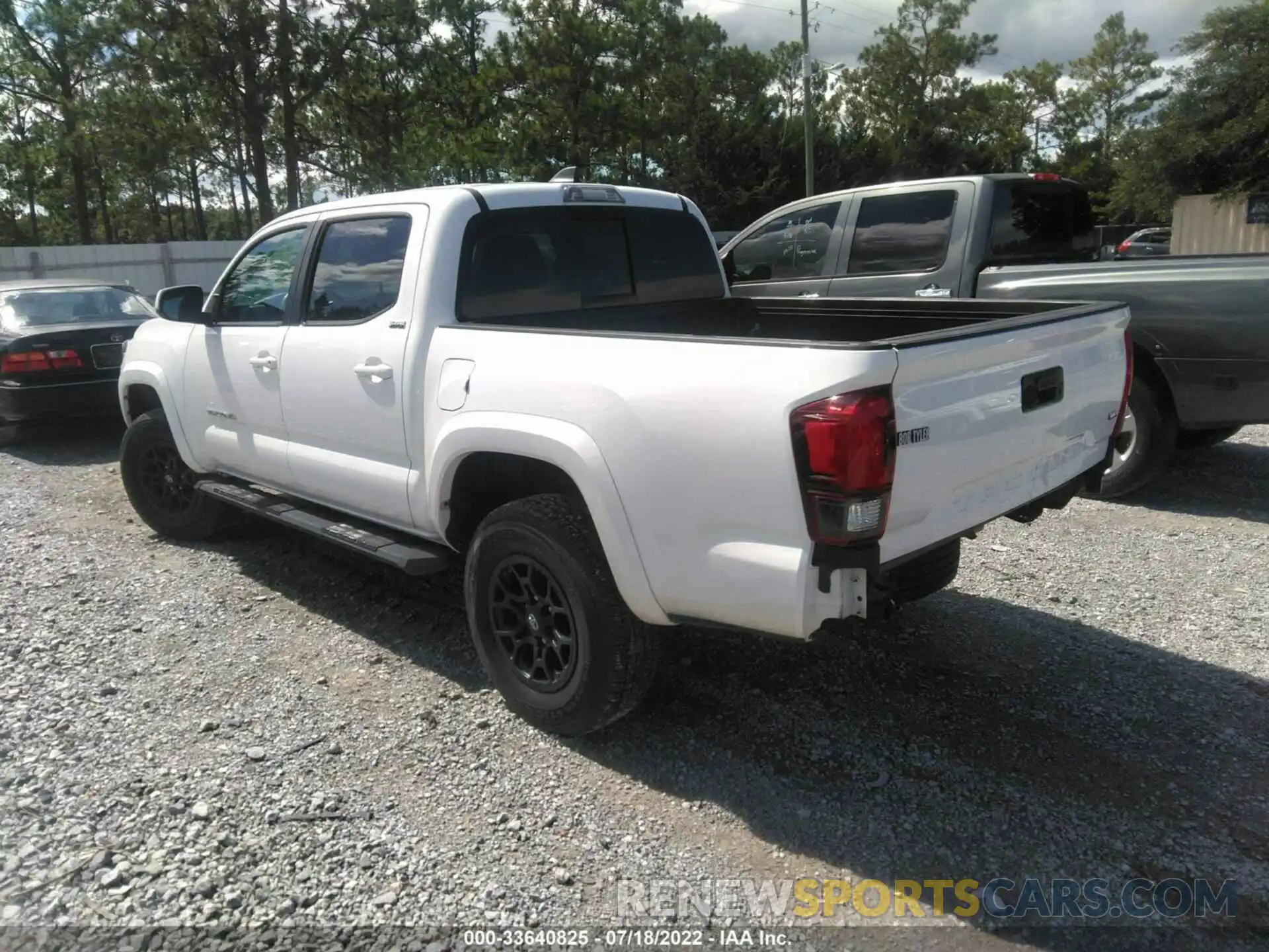 3 Photograph of a damaged car 3TMAZ5CN5LM121106 TOYOTA TACOMA 2WD 2020