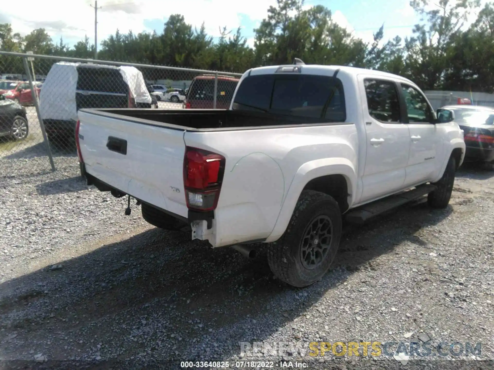 4 Photograph of a damaged car 3TMAZ5CN5LM121106 TOYOTA TACOMA 2WD 2020