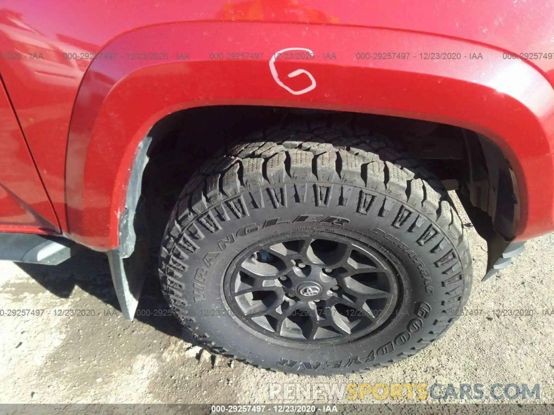 14 Photograph of a damaged car 3TMAZ5CN5LM121364 TOYOTA TACOMA 2WD 2020