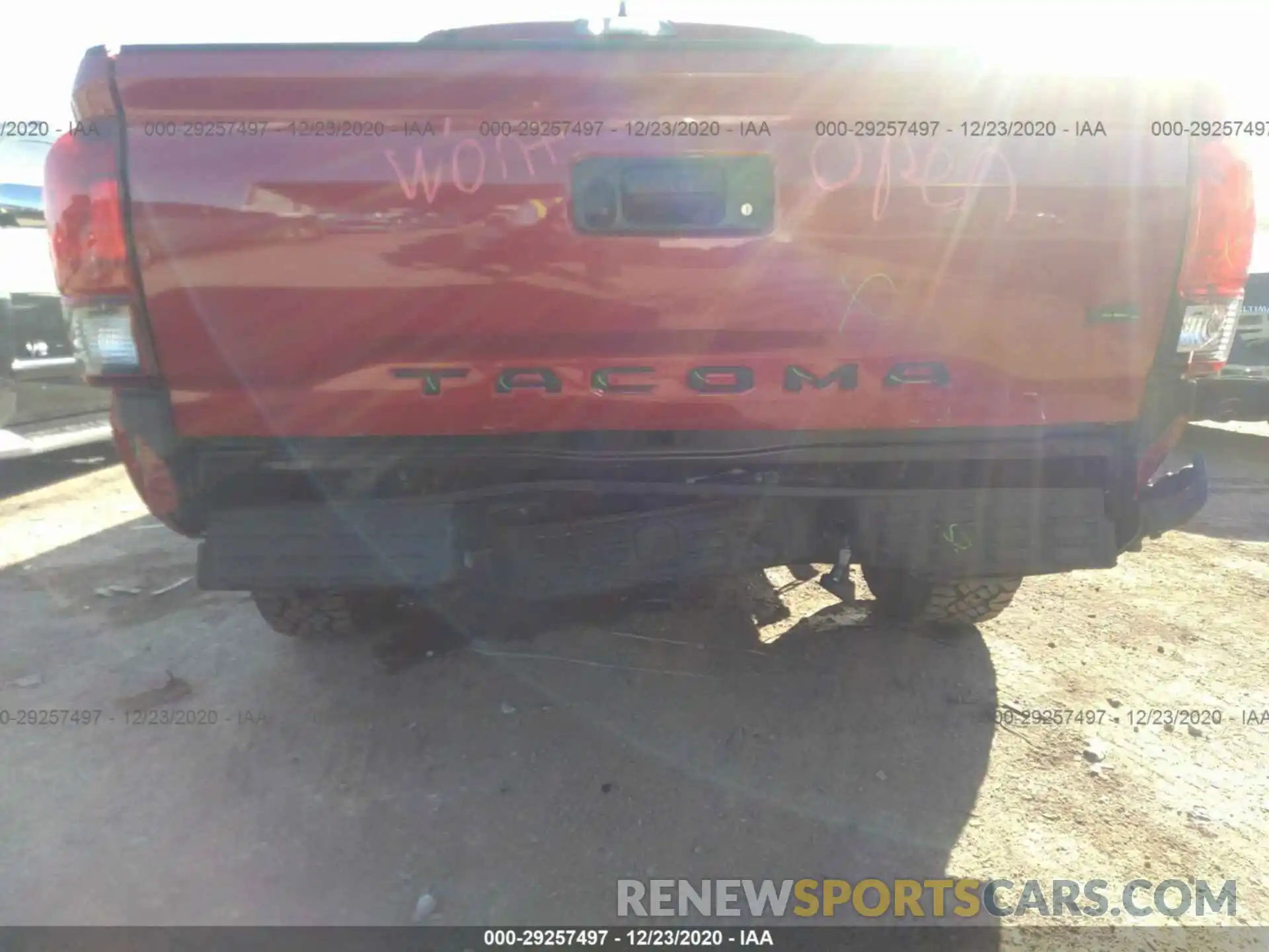 6 Photograph of a damaged car 3TMAZ5CN5LM121364 TOYOTA TACOMA 2WD 2020