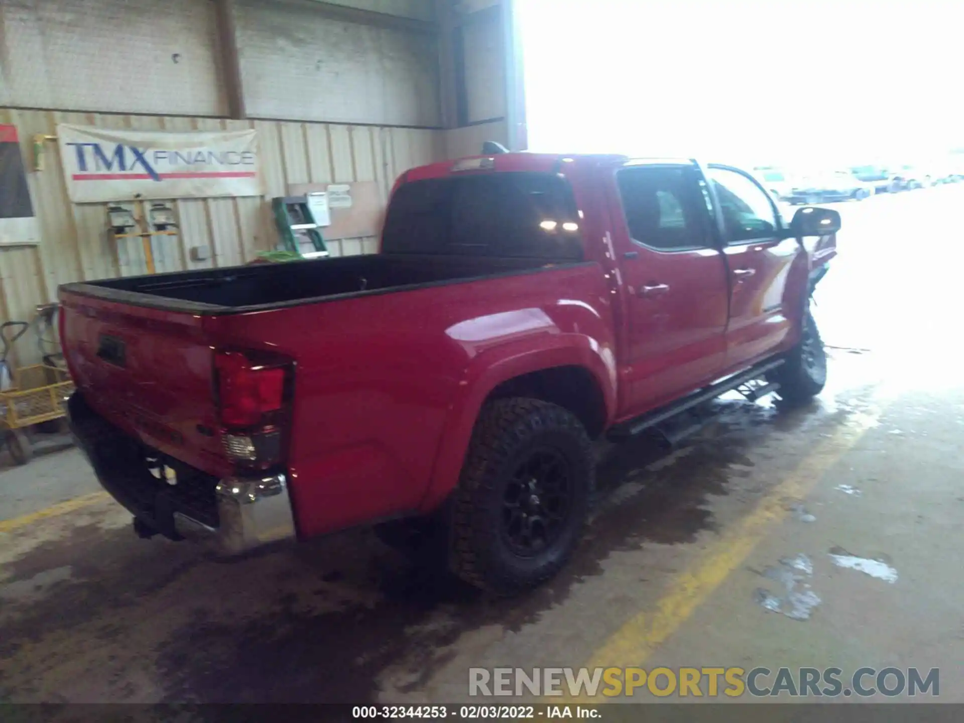 4 Photograph of a damaged car 3TMAZ5CN5LM122529 TOYOTA TACOMA 2WD 2020