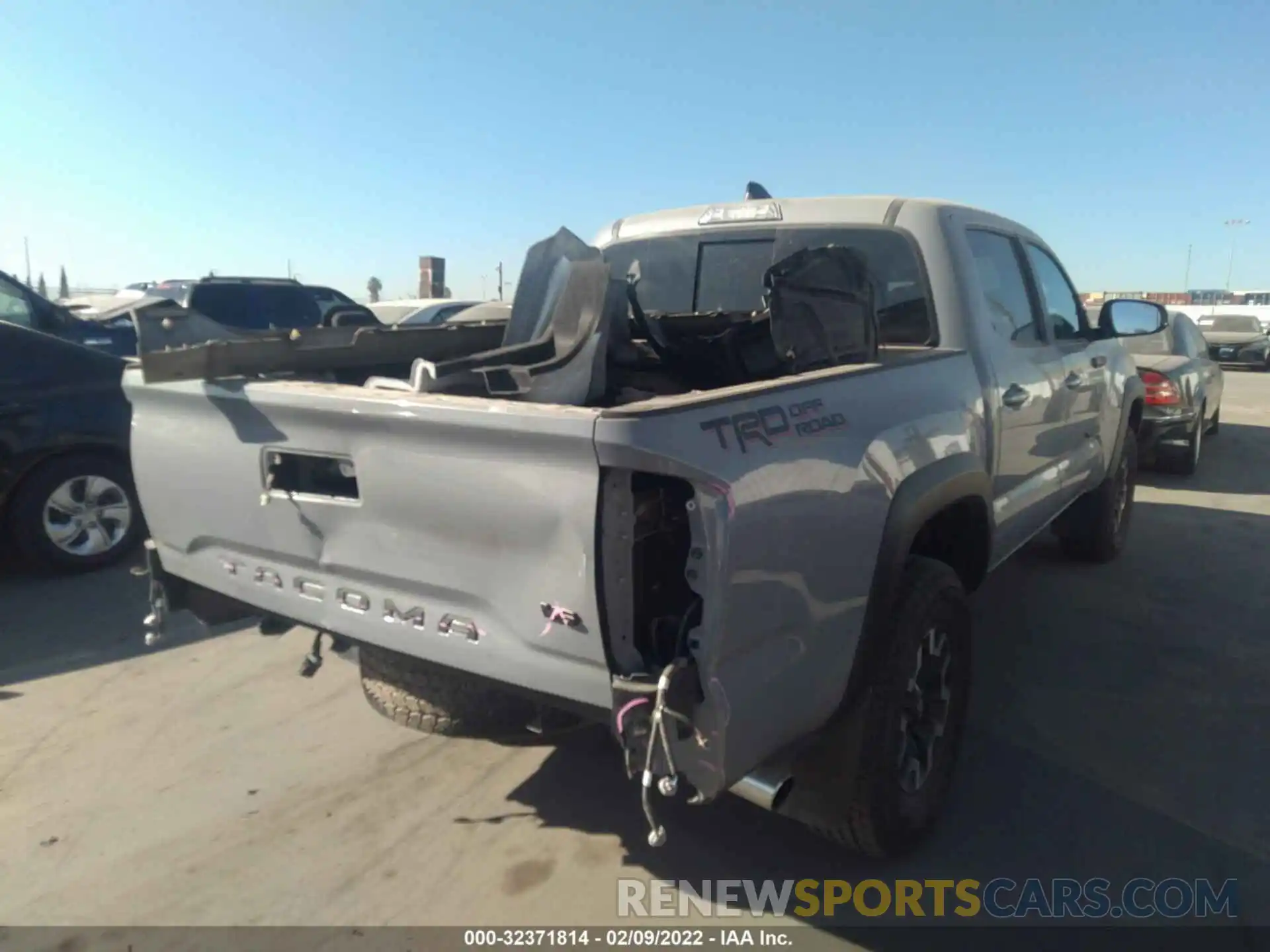 6 Photograph of a damaged car 3TMAZ5CN5LM134700 TOYOTA TACOMA 2WD 2020