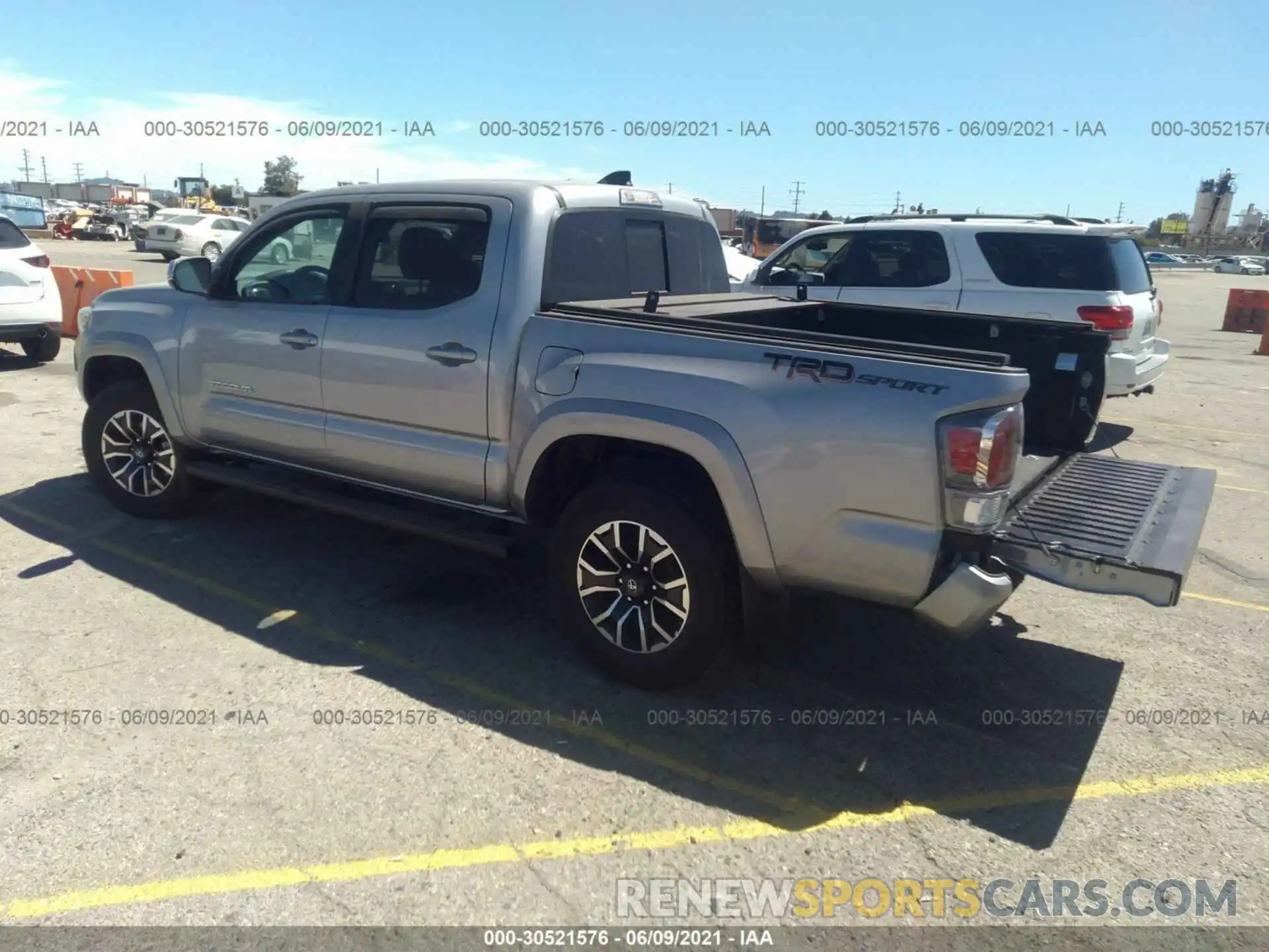 3 Photograph of a damaged car 3TMAZ5CN5LM140044 TOYOTA TACOMA 2WD 2020