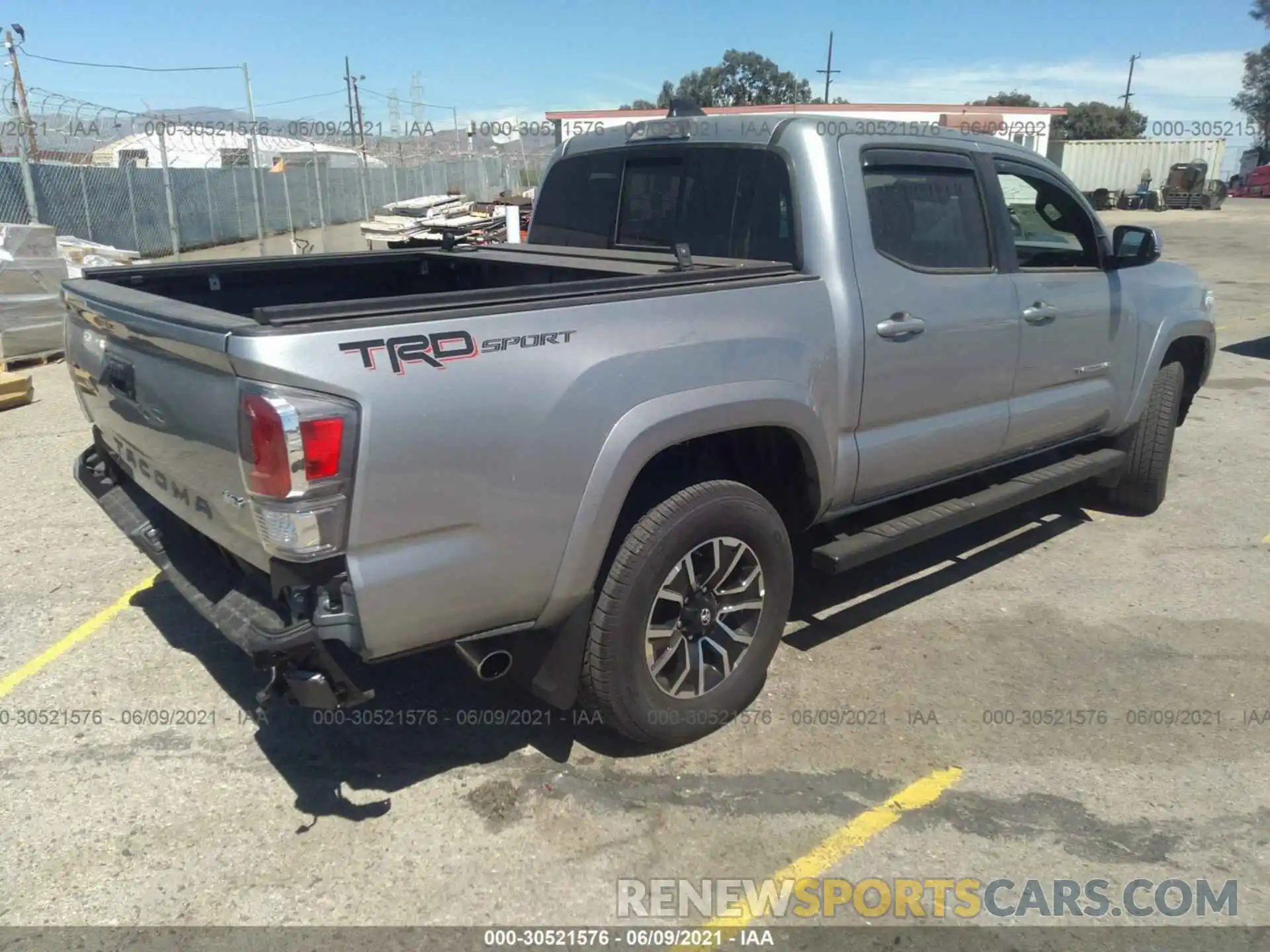 4 Photograph of a damaged car 3TMAZ5CN5LM140044 TOYOTA TACOMA 2WD 2020