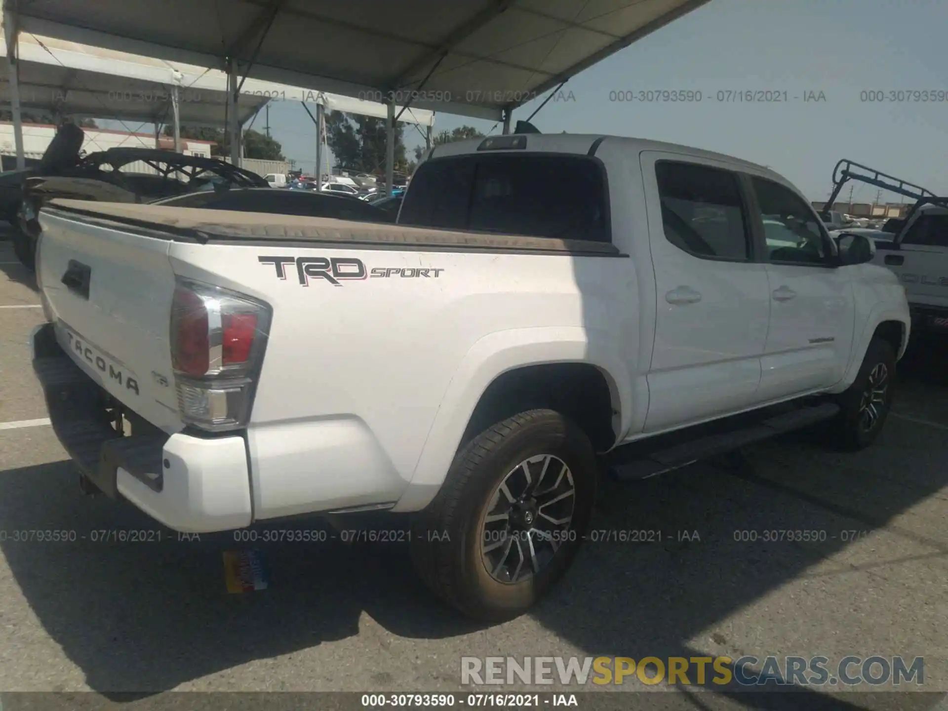 4 Photograph of a damaged car 3TMAZ5CN6LM121759 TOYOTA TACOMA 2WD 2020