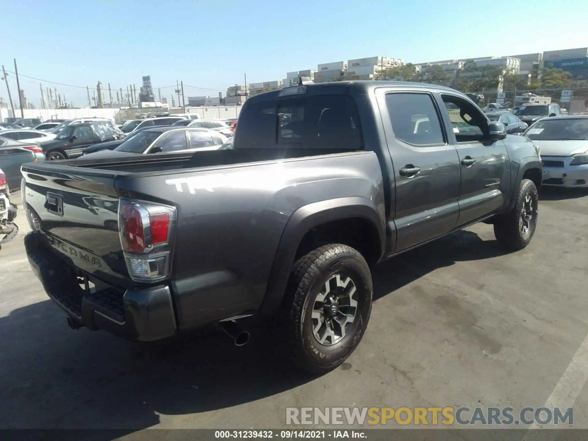 4 Photograph of a damaged car 3TMAZ5CN6LM125858 TOYOTA TACOMA 2WD 2020