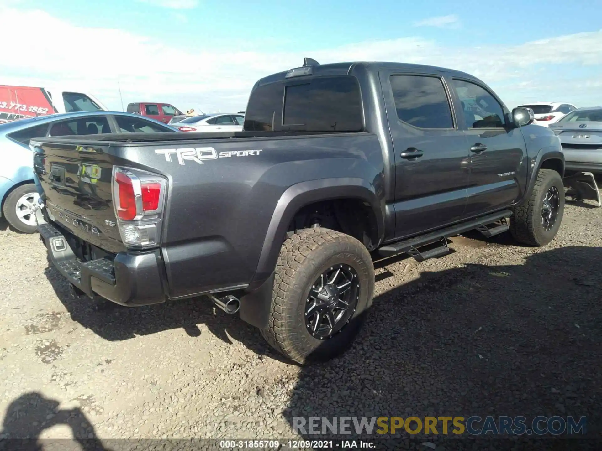 4 Photograph of a damaged car 3TMAZ5CN6LM131580 TOYOTA TACOMA 2WD 2020