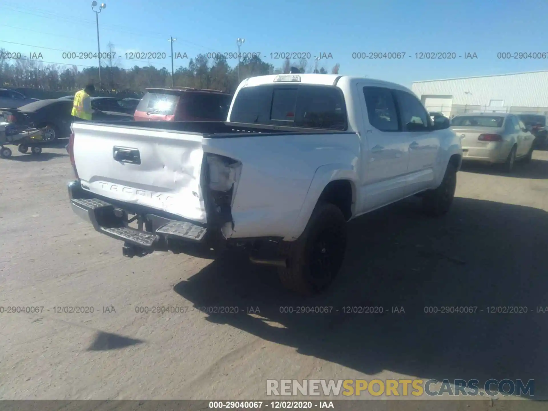 4 Фотография поврежденного автомобиля 3TMAZ5CN6LM134897 TOYOTA TACOMA 2WD 2020